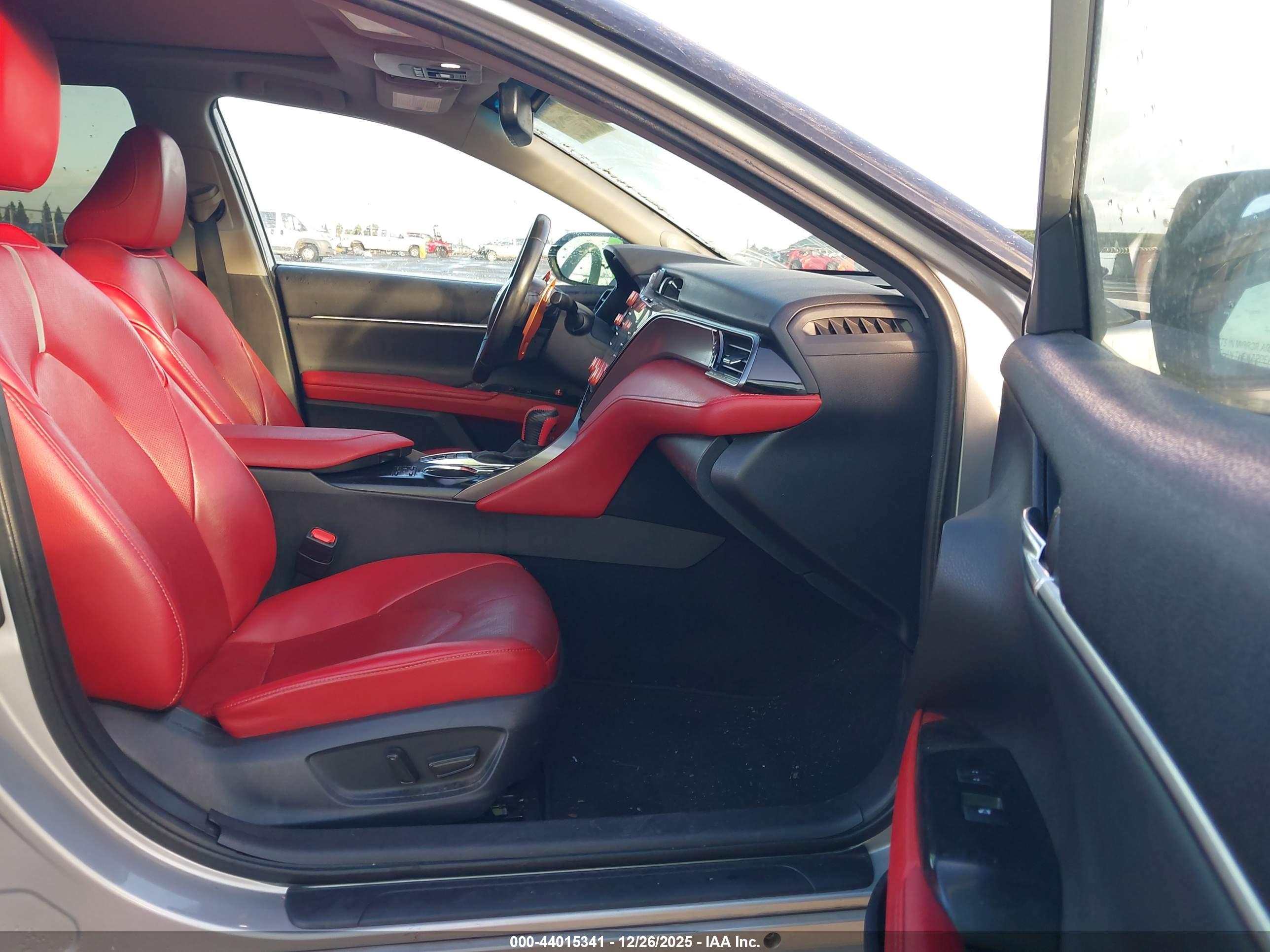 TOYOTA CAMRY image 5