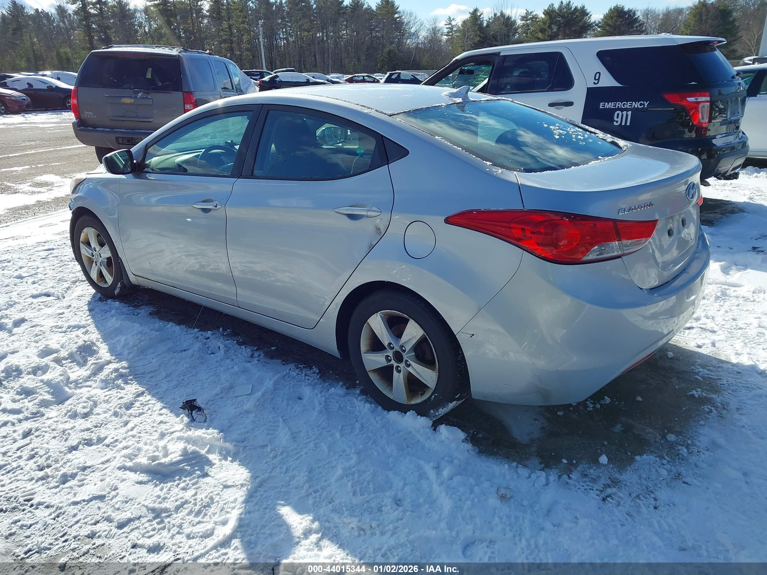 HYUNDAI ELANTRA image 3