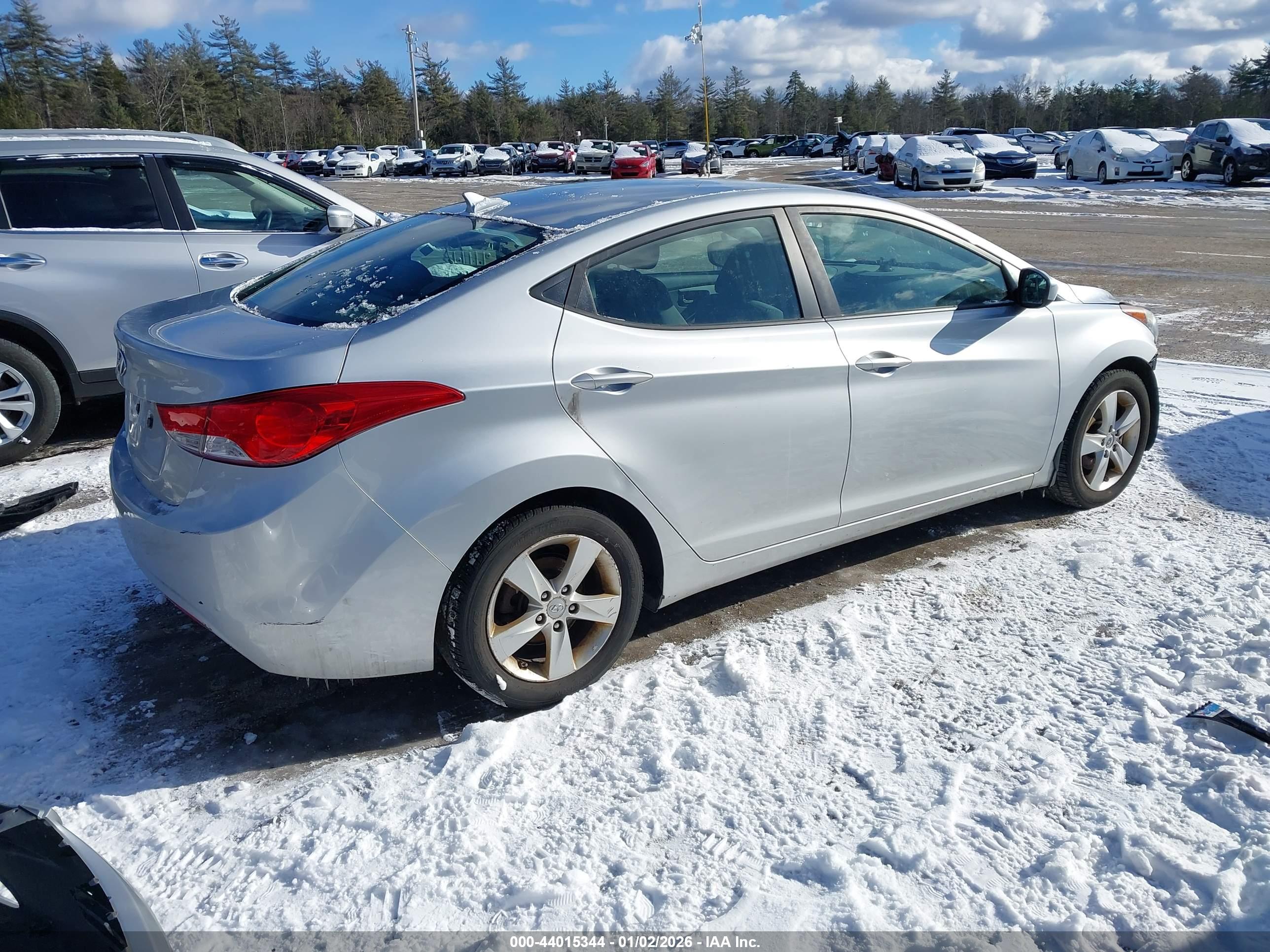 HYUNDAI ELANTRA image 4