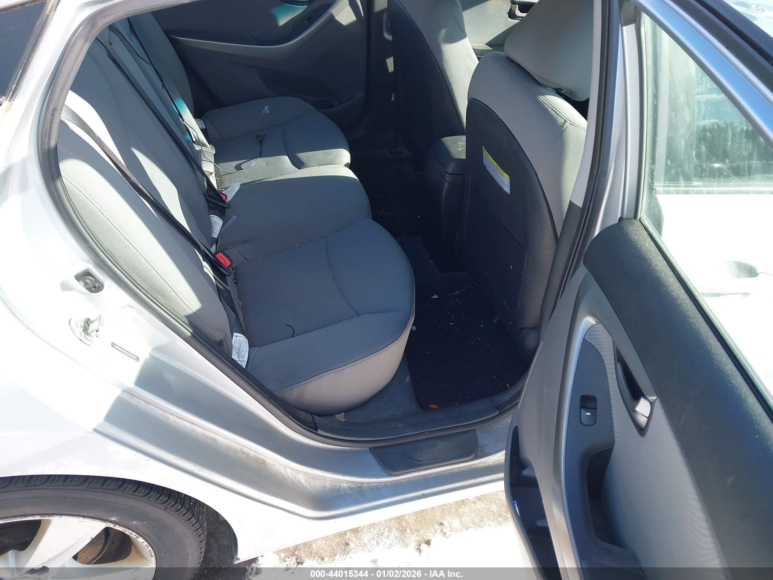 HYUNDAI ELANTRA image 8