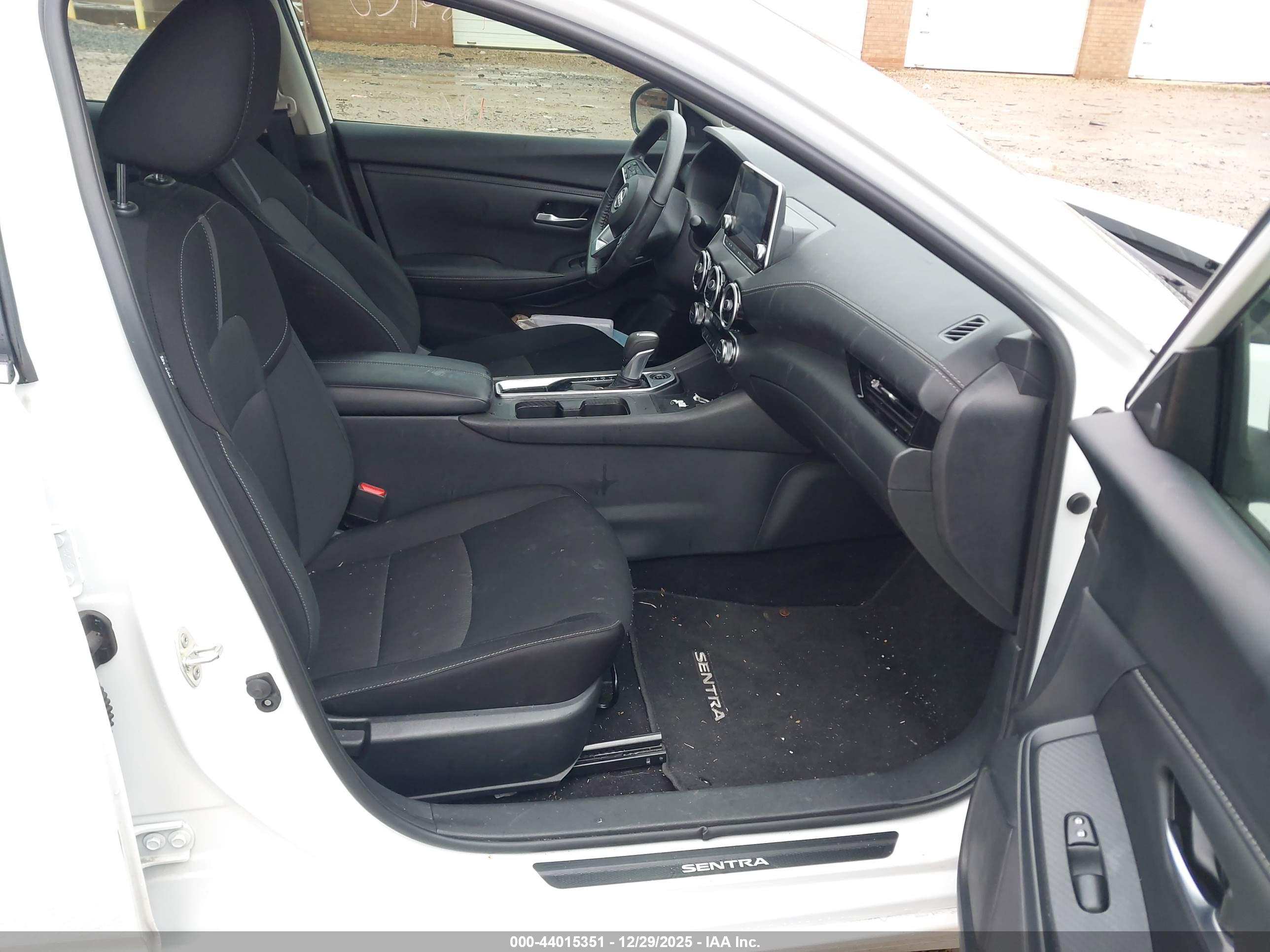NISSAN SENTRA image 5