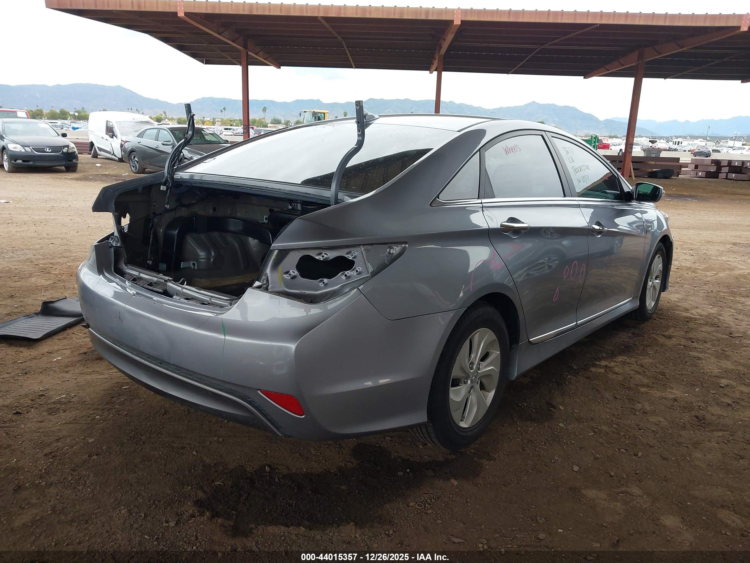 HYUNDAI SONATA image 4