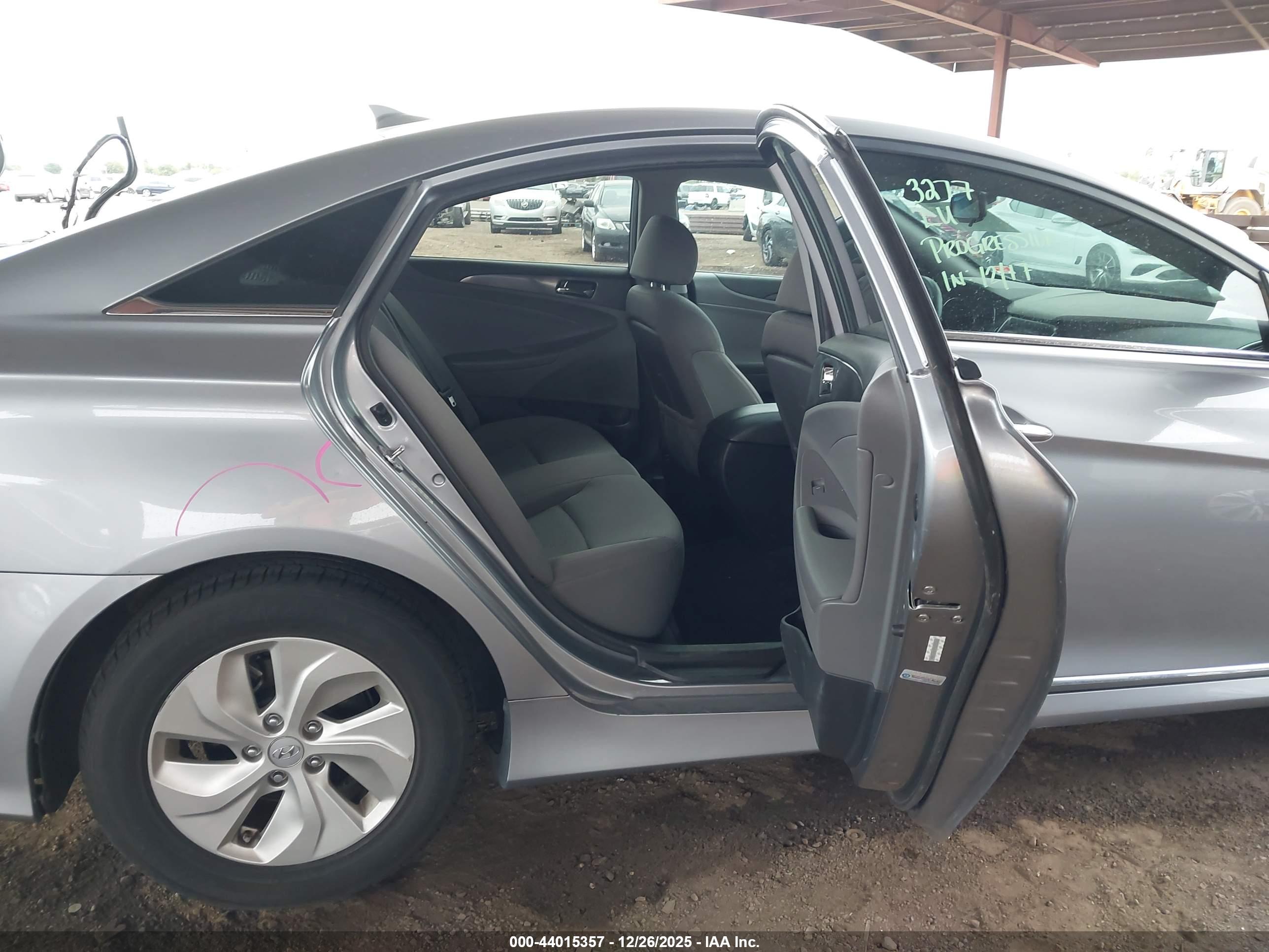 HYUNDAI SONATA image 8