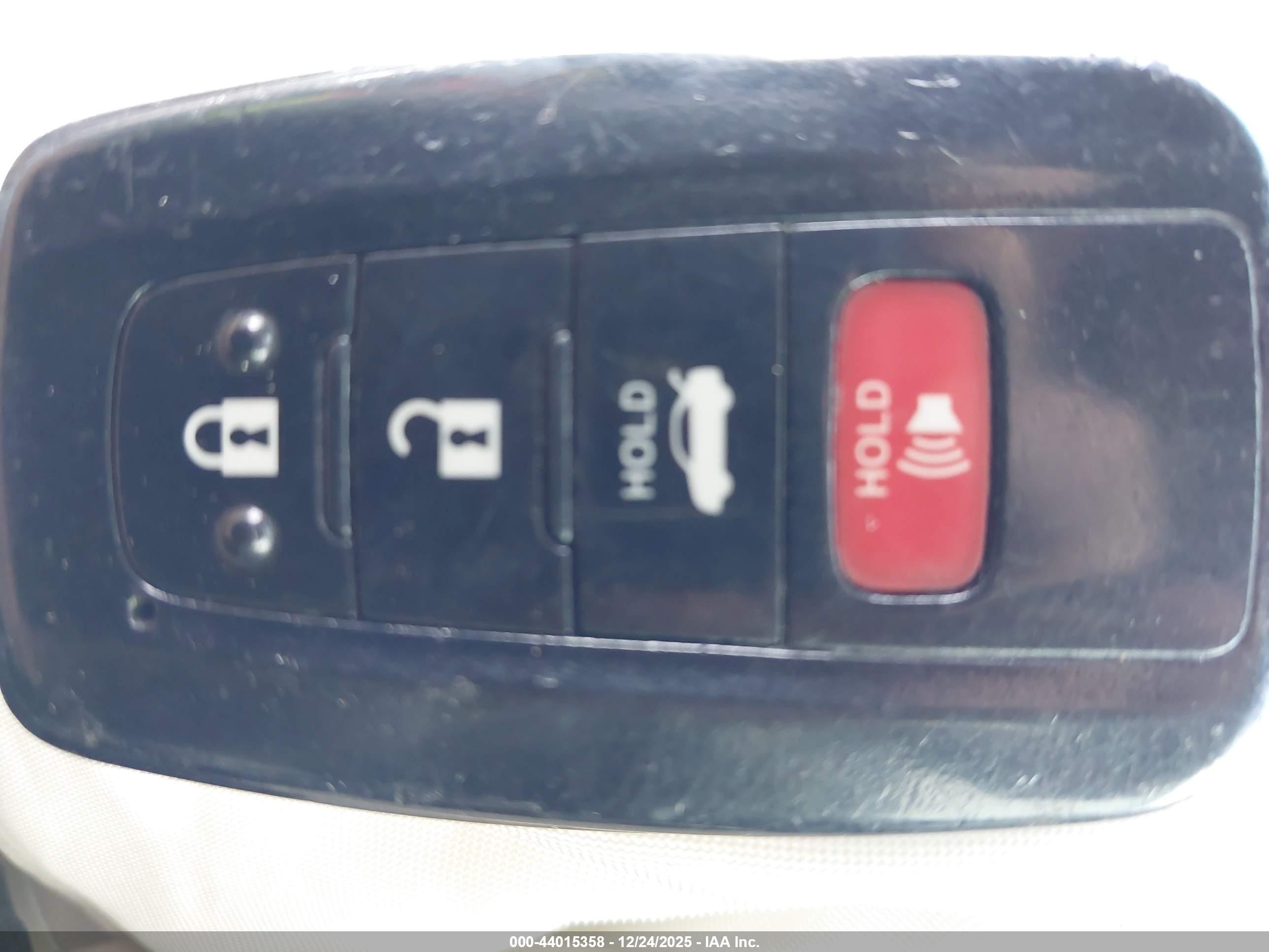 TOYOTA CAMRY image 11