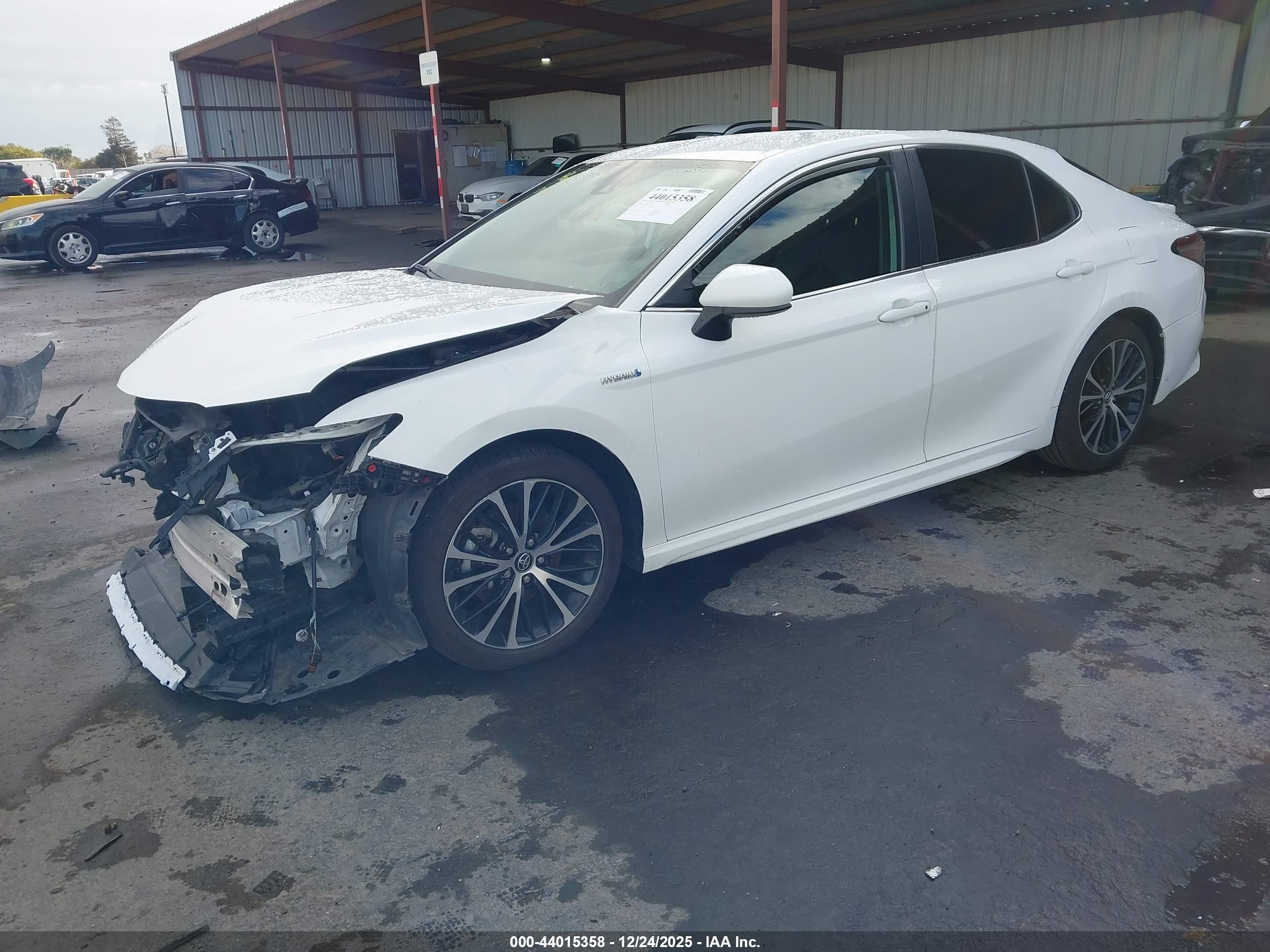 TOYOTA CAMRY image 2