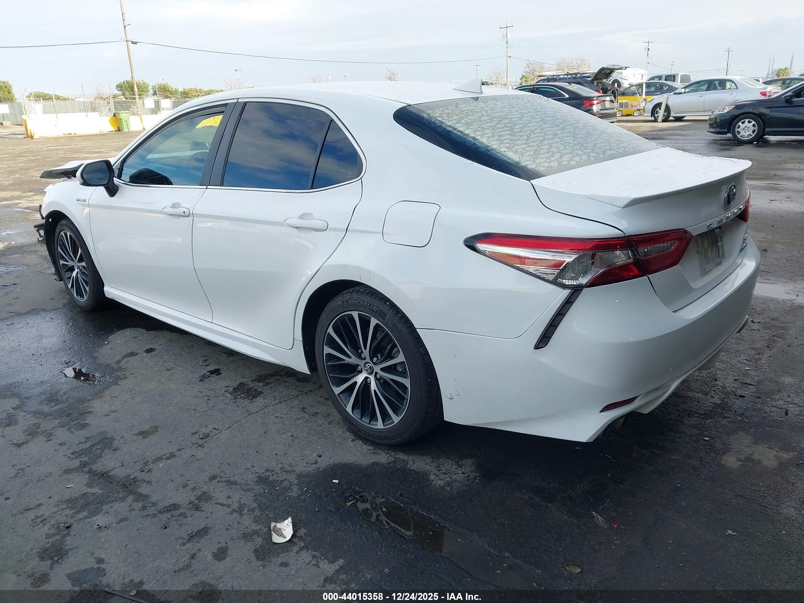 TOYOTA CAMRY image 3