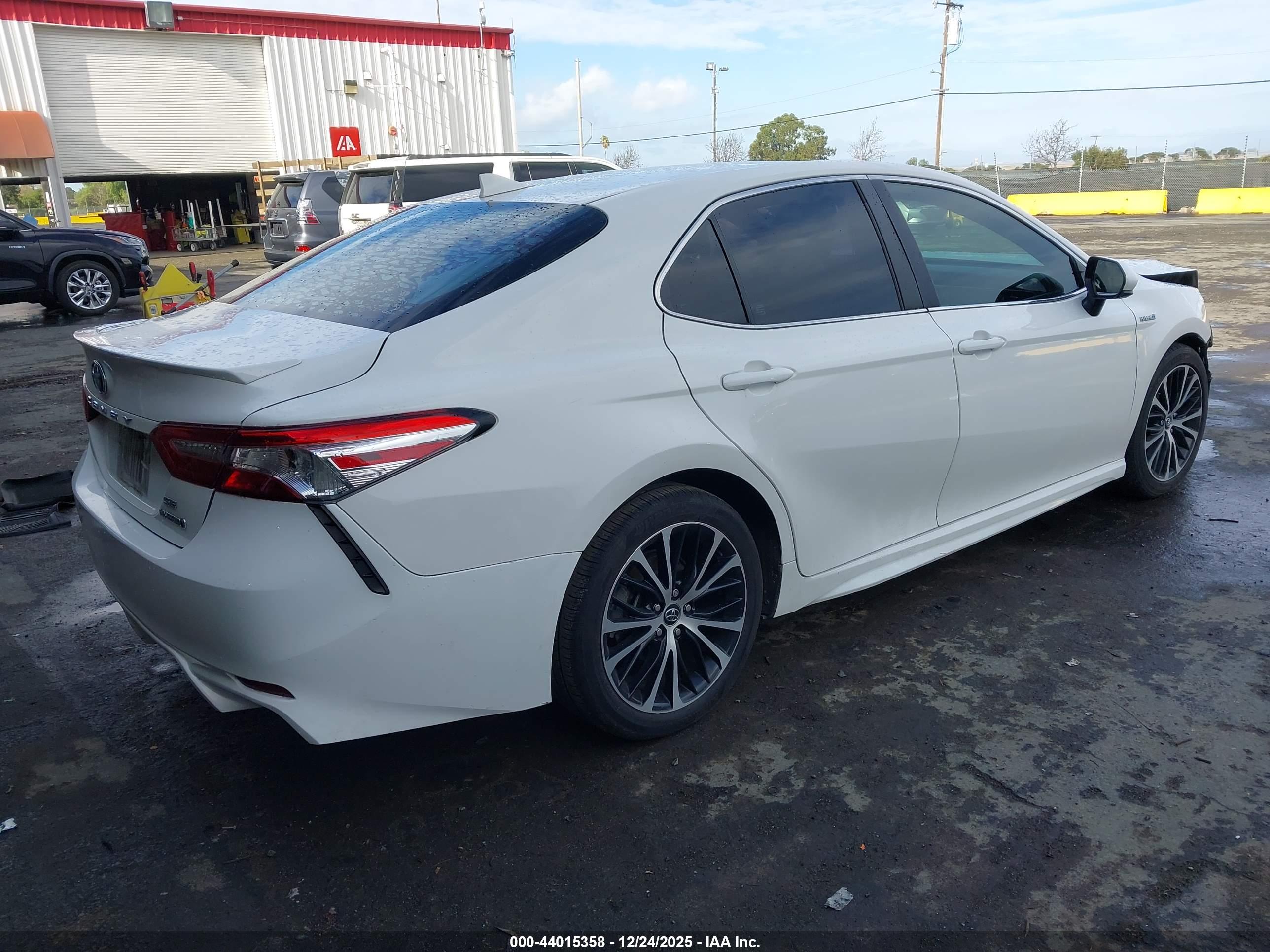 TOYOTA CAMRY image 4