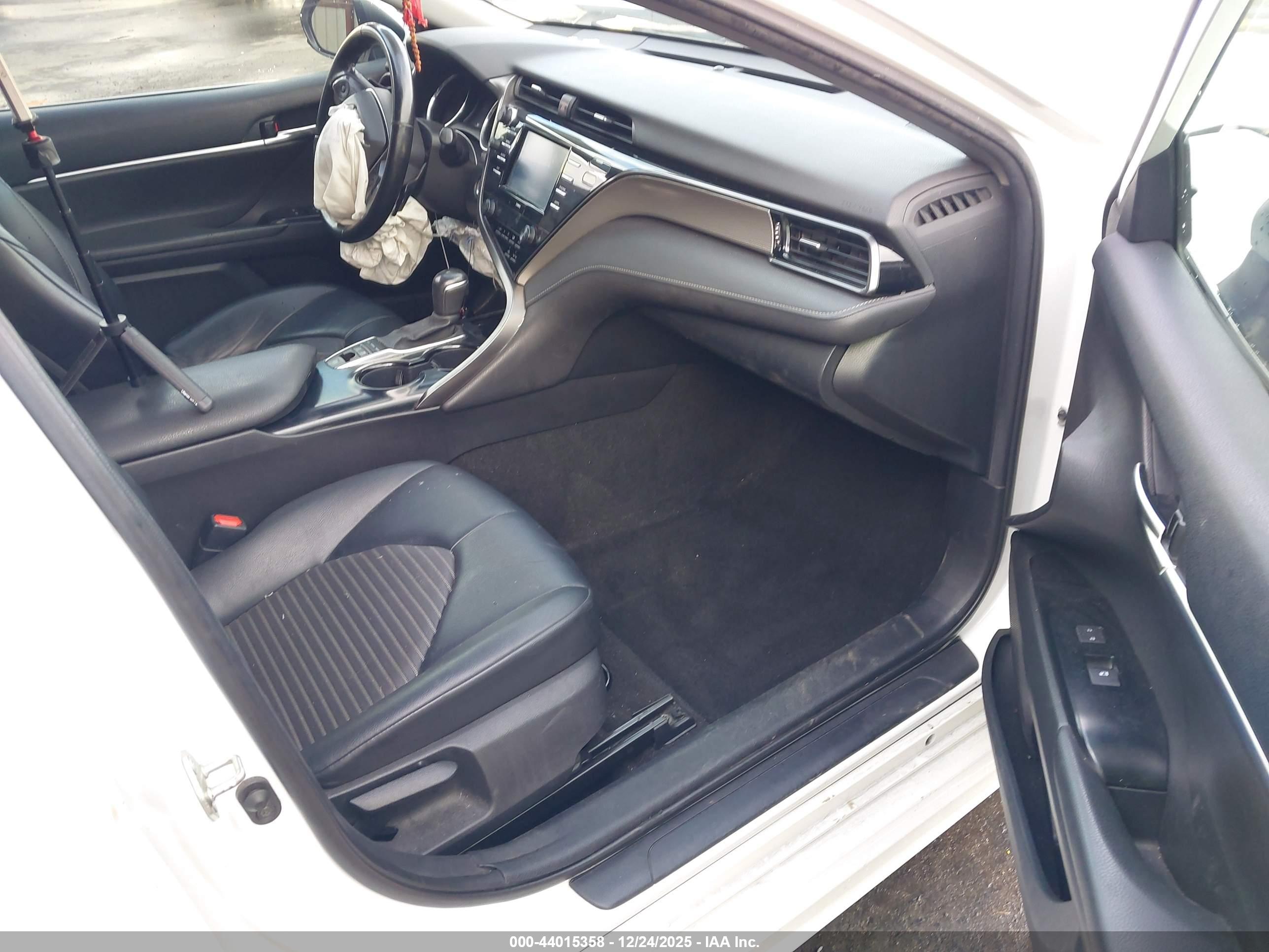 TOYOTA CAMRY image 5