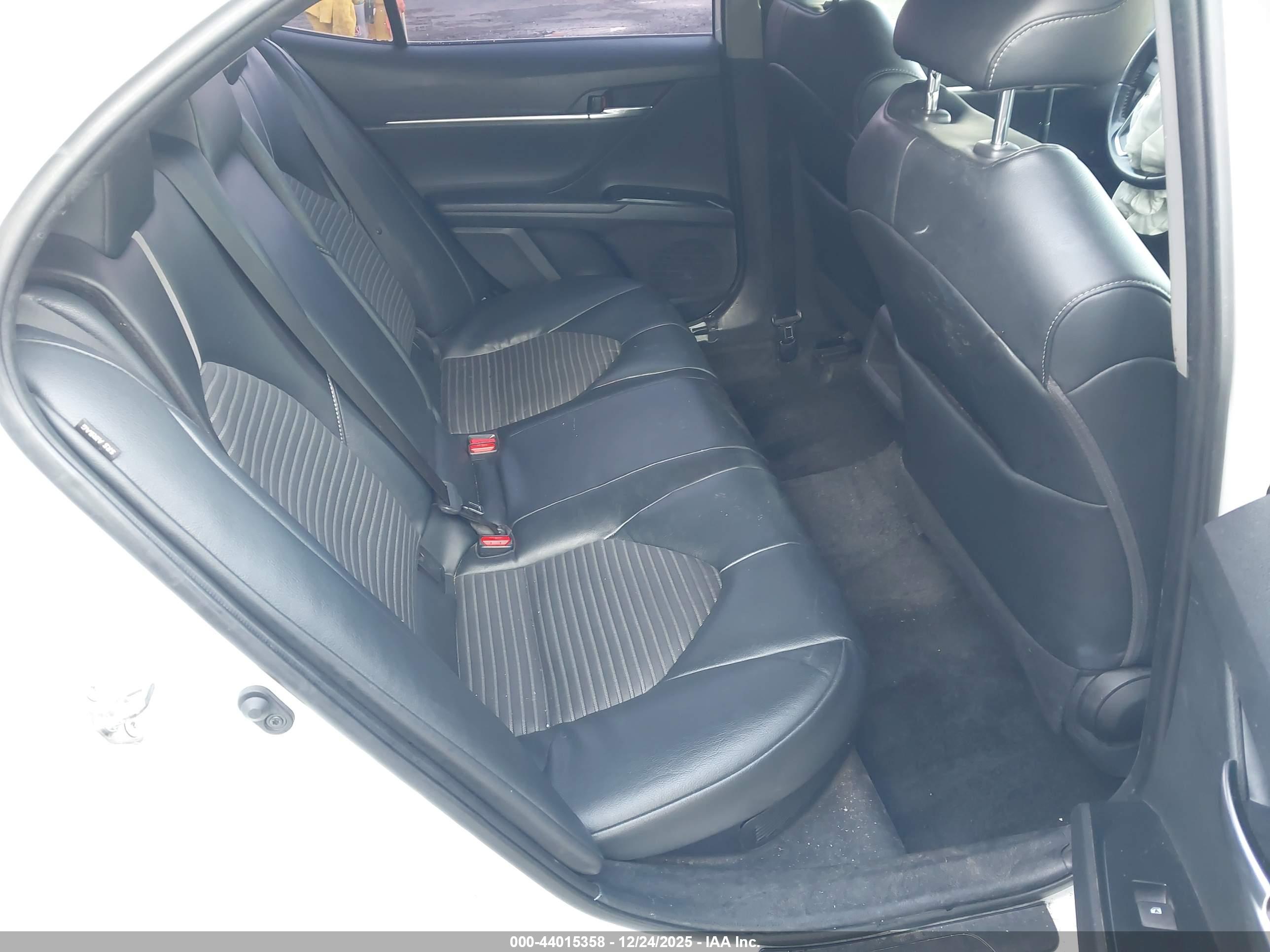 TOYOTA CAMRY image 8