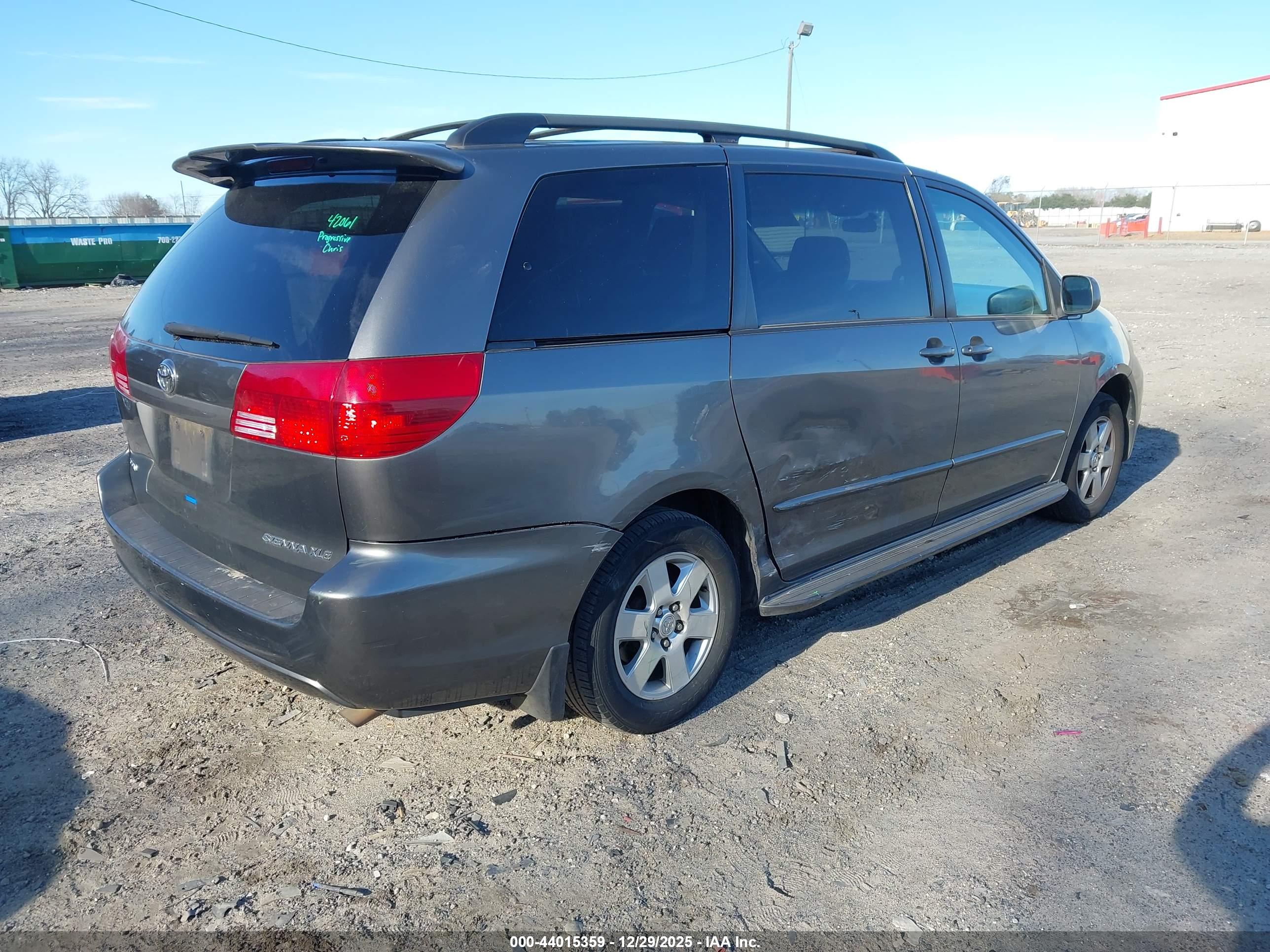 TOYOTA SIENNA image 4