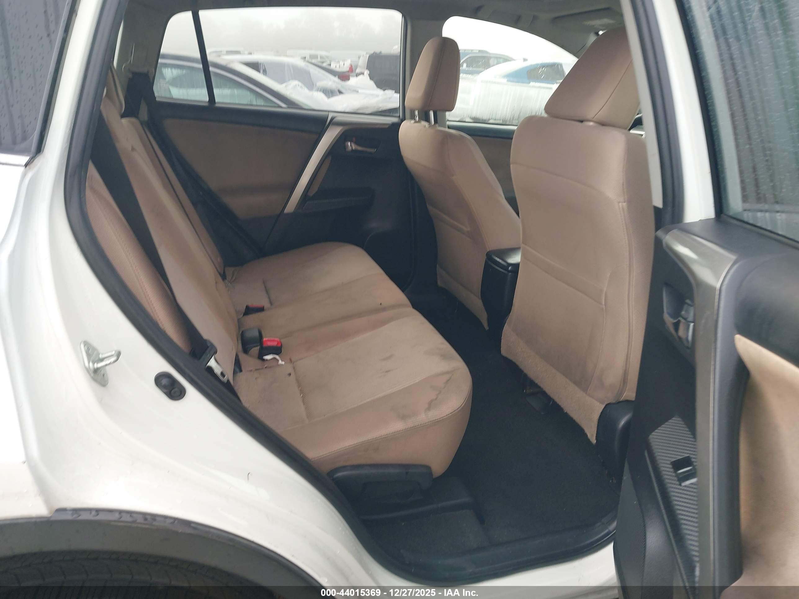 TOYOTA RAV4 image 8
