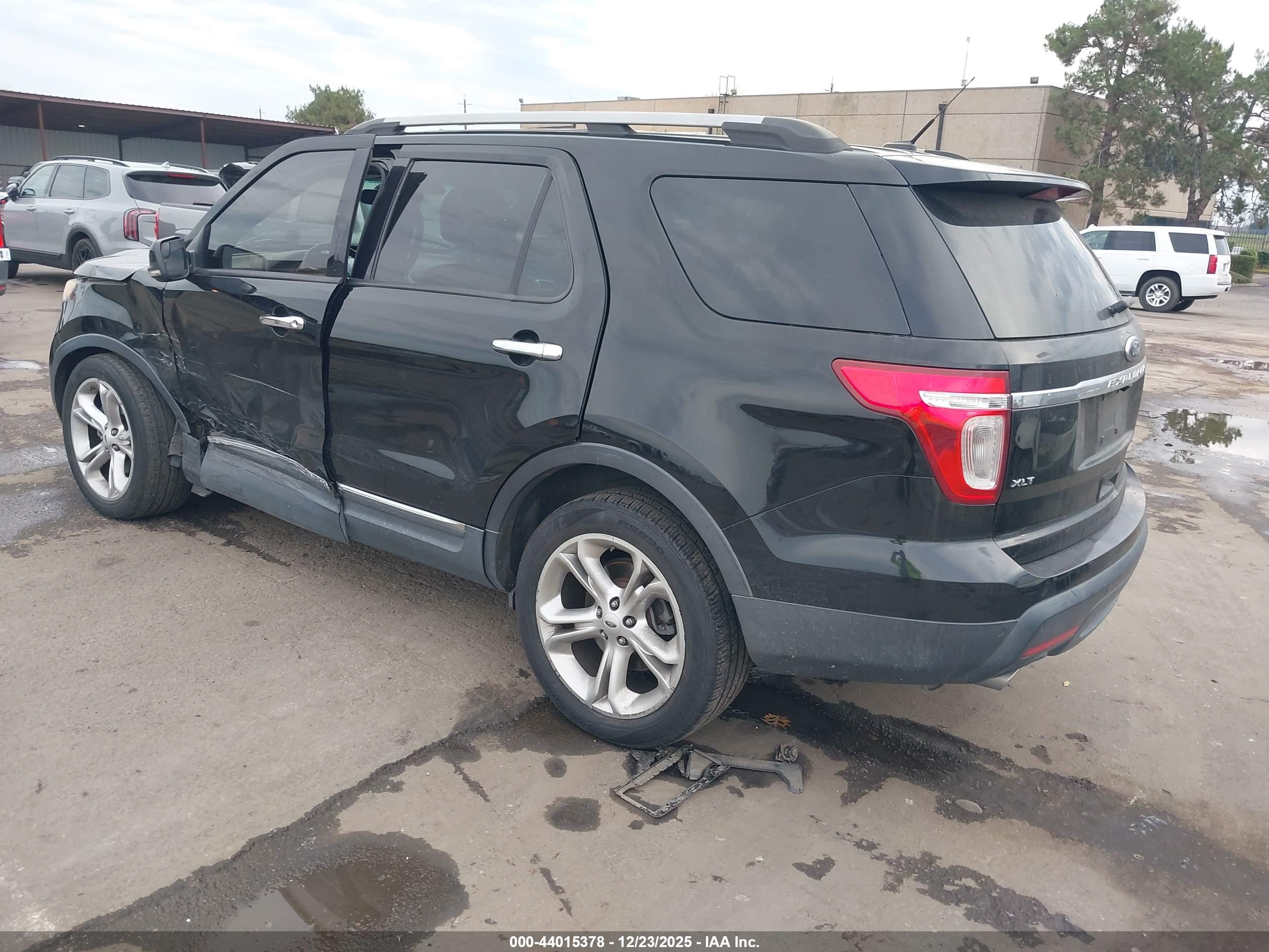 FORD EXPLORER image 3