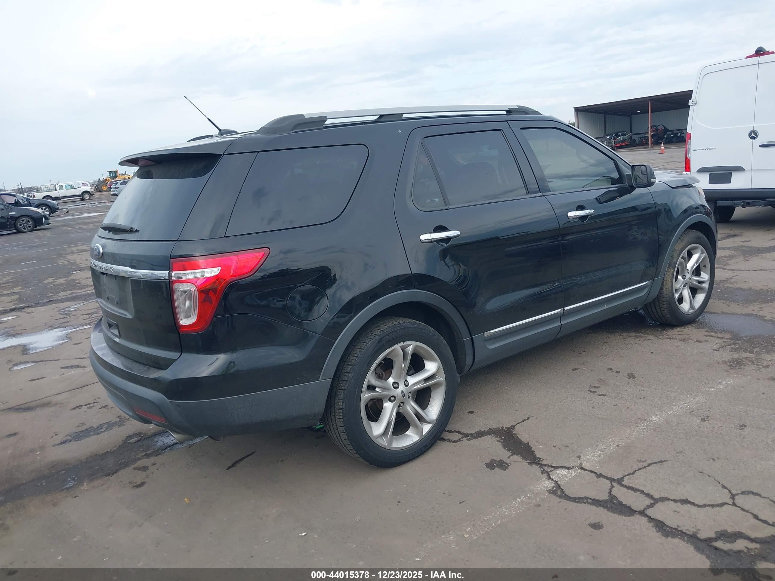 FORD EXPLORER image 4