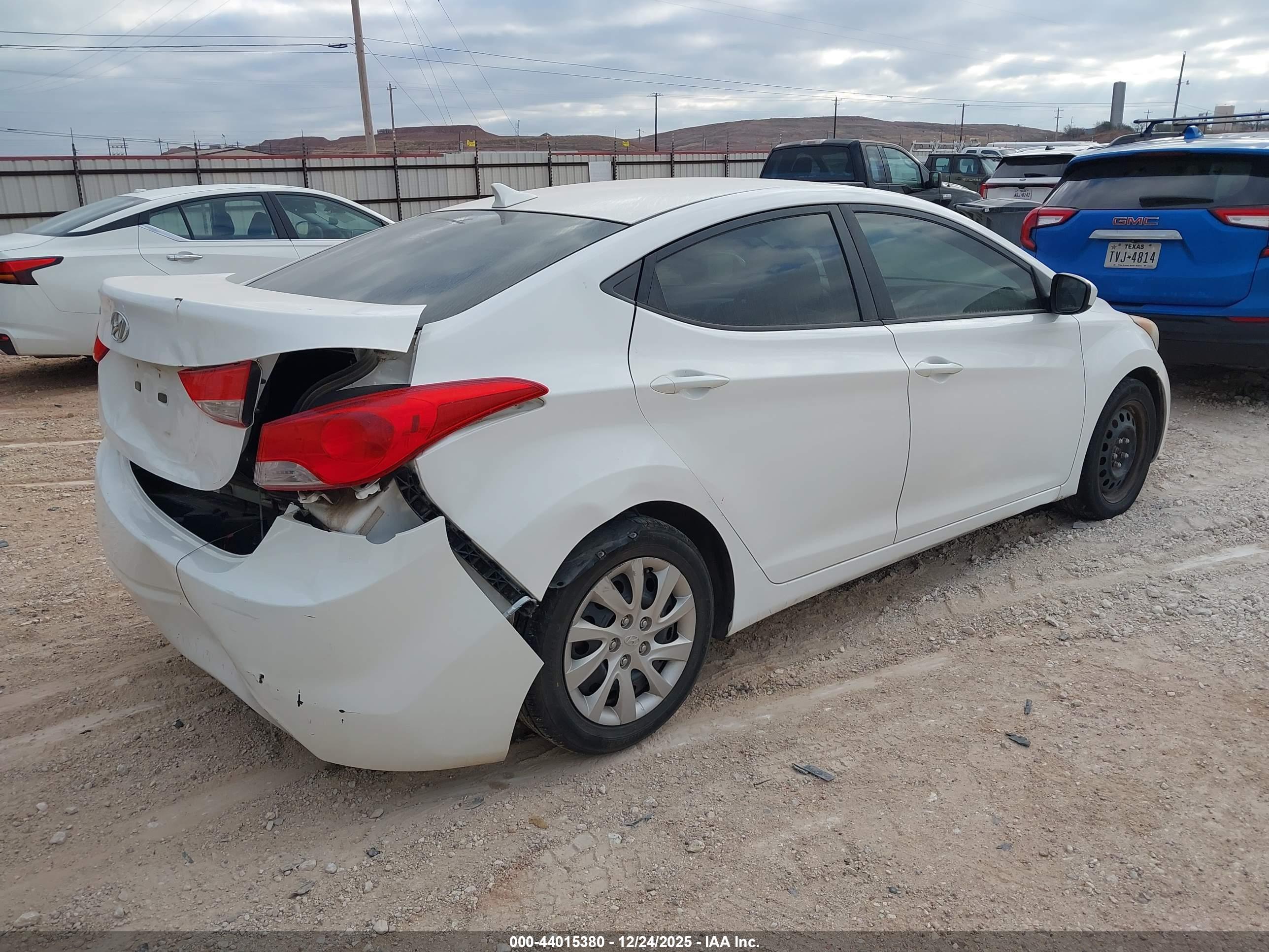 HYUNDAI ELANTRA image 4