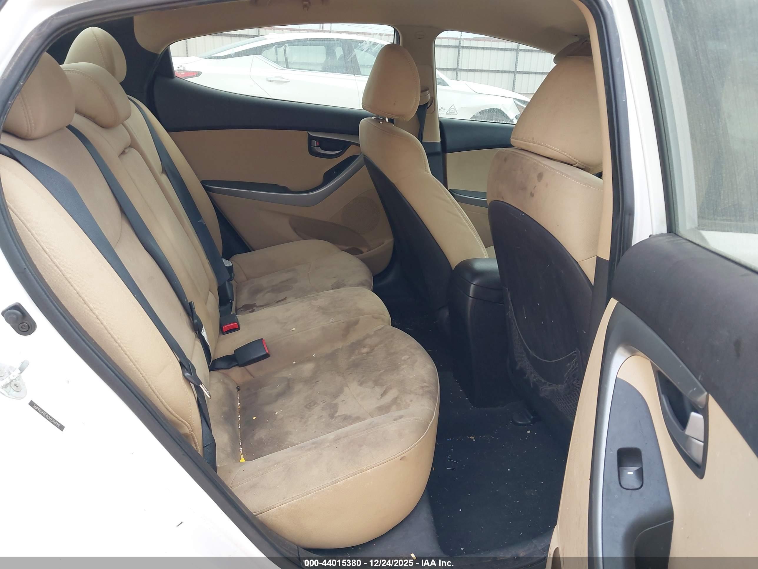 HYUNDAI ELANTRA image 8