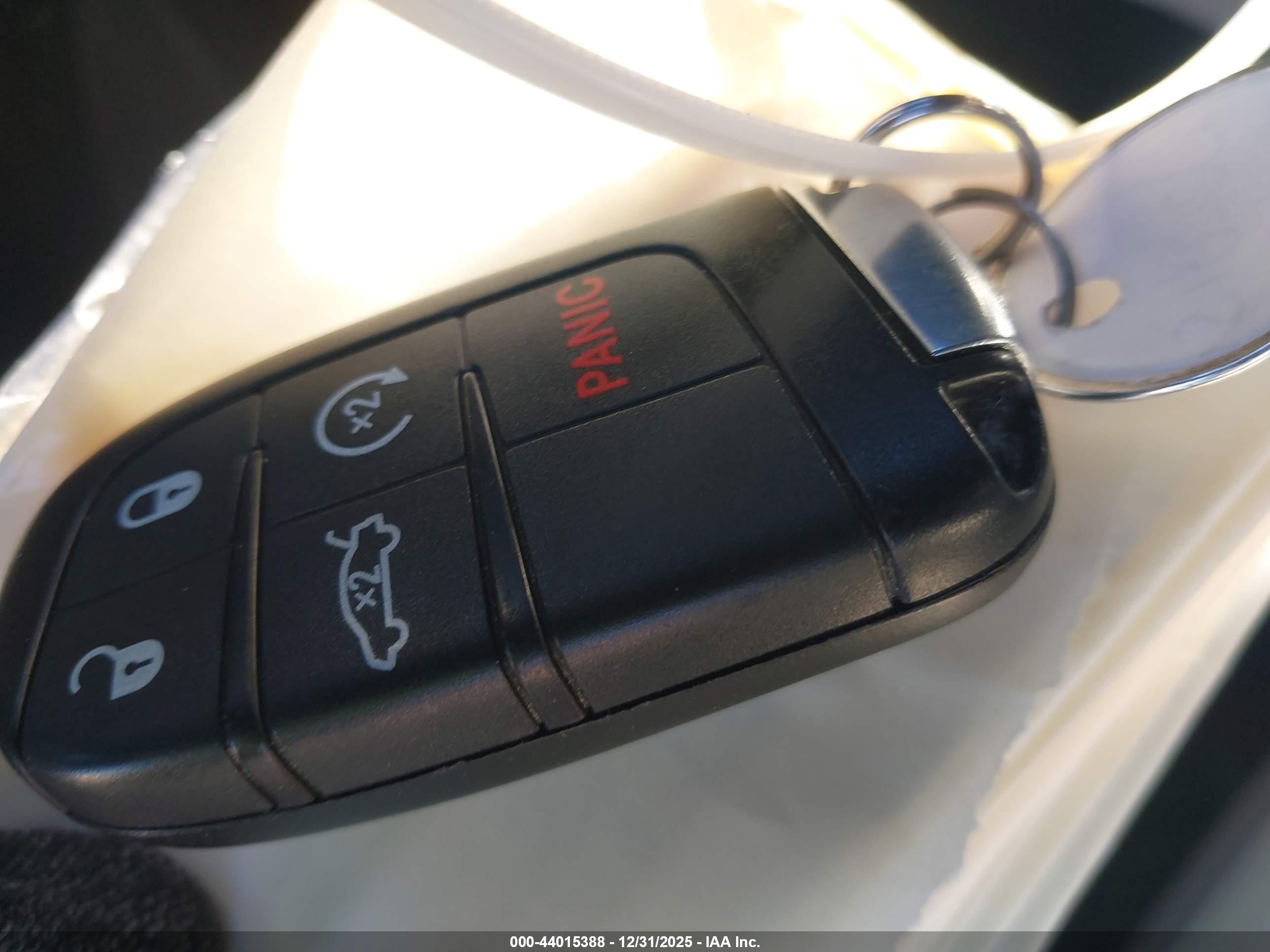 CHRYSLER 200 image 11