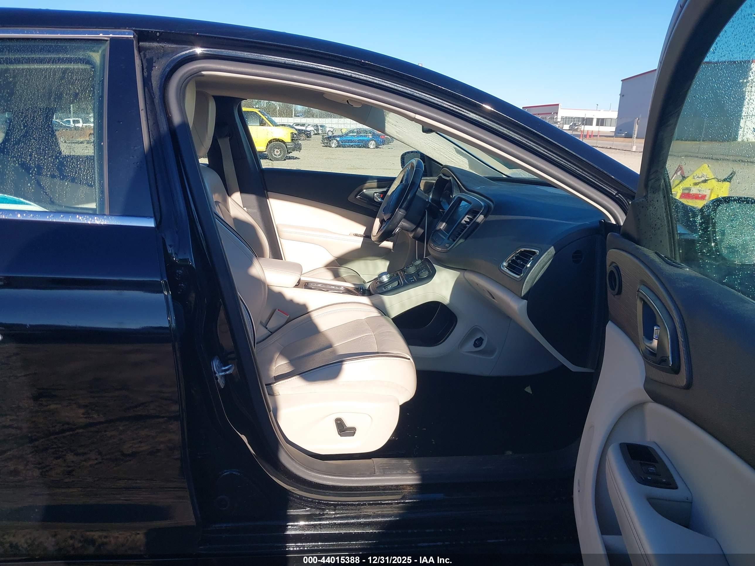 CHRYSLER 200 image 5