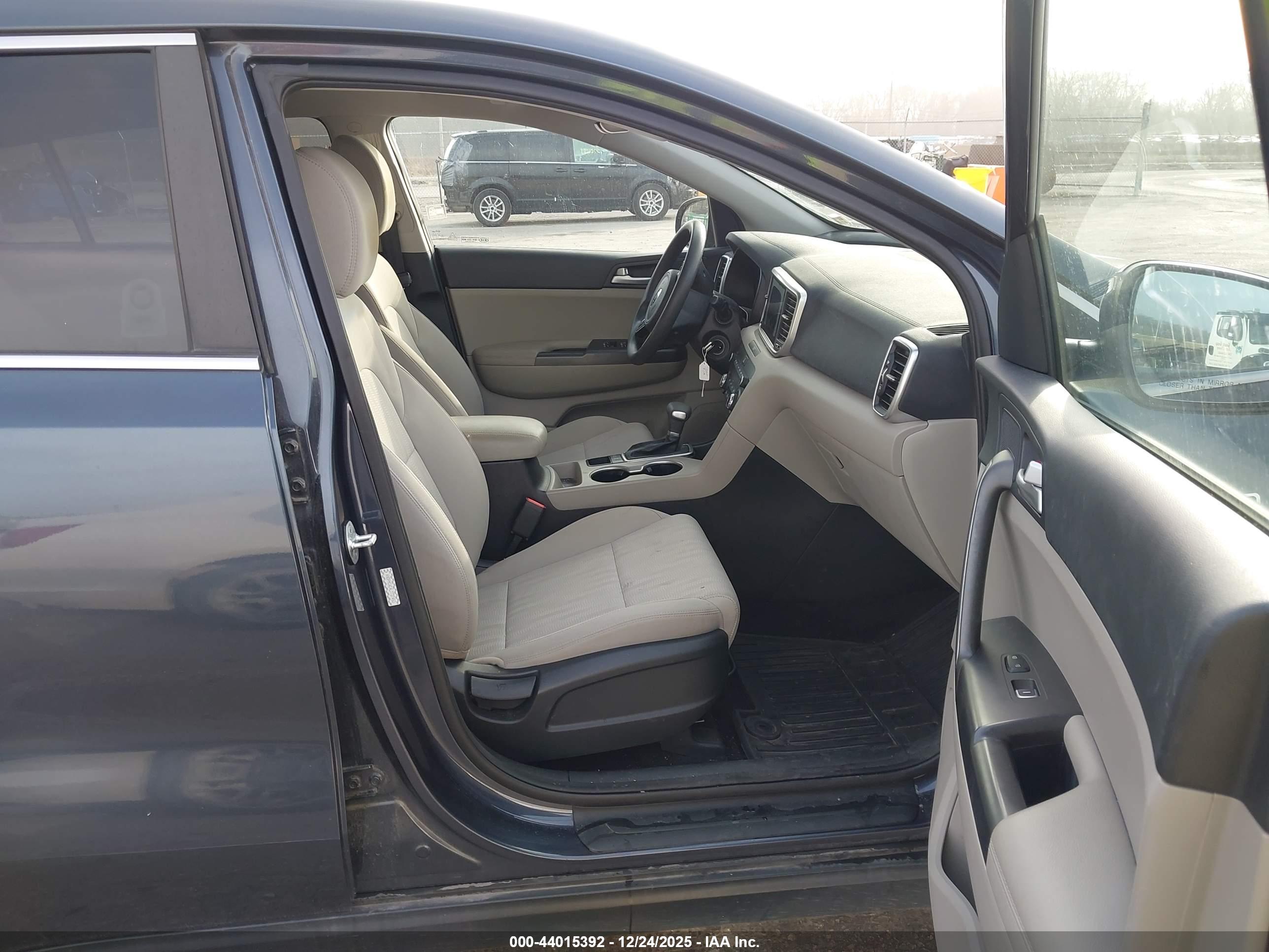 KIA SPORTAGE image 5