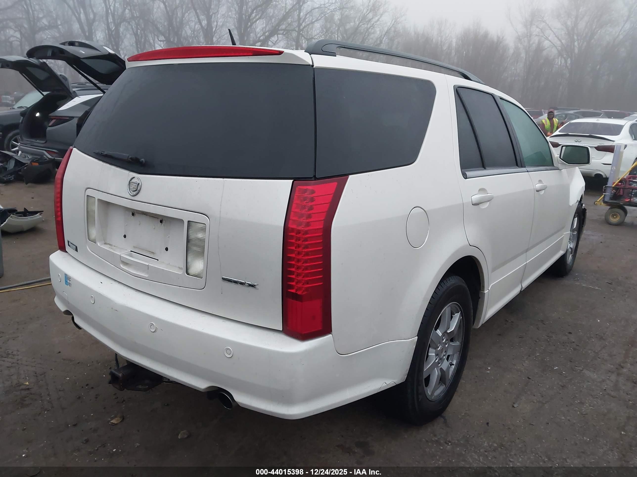 CADILLAC SRX image 4