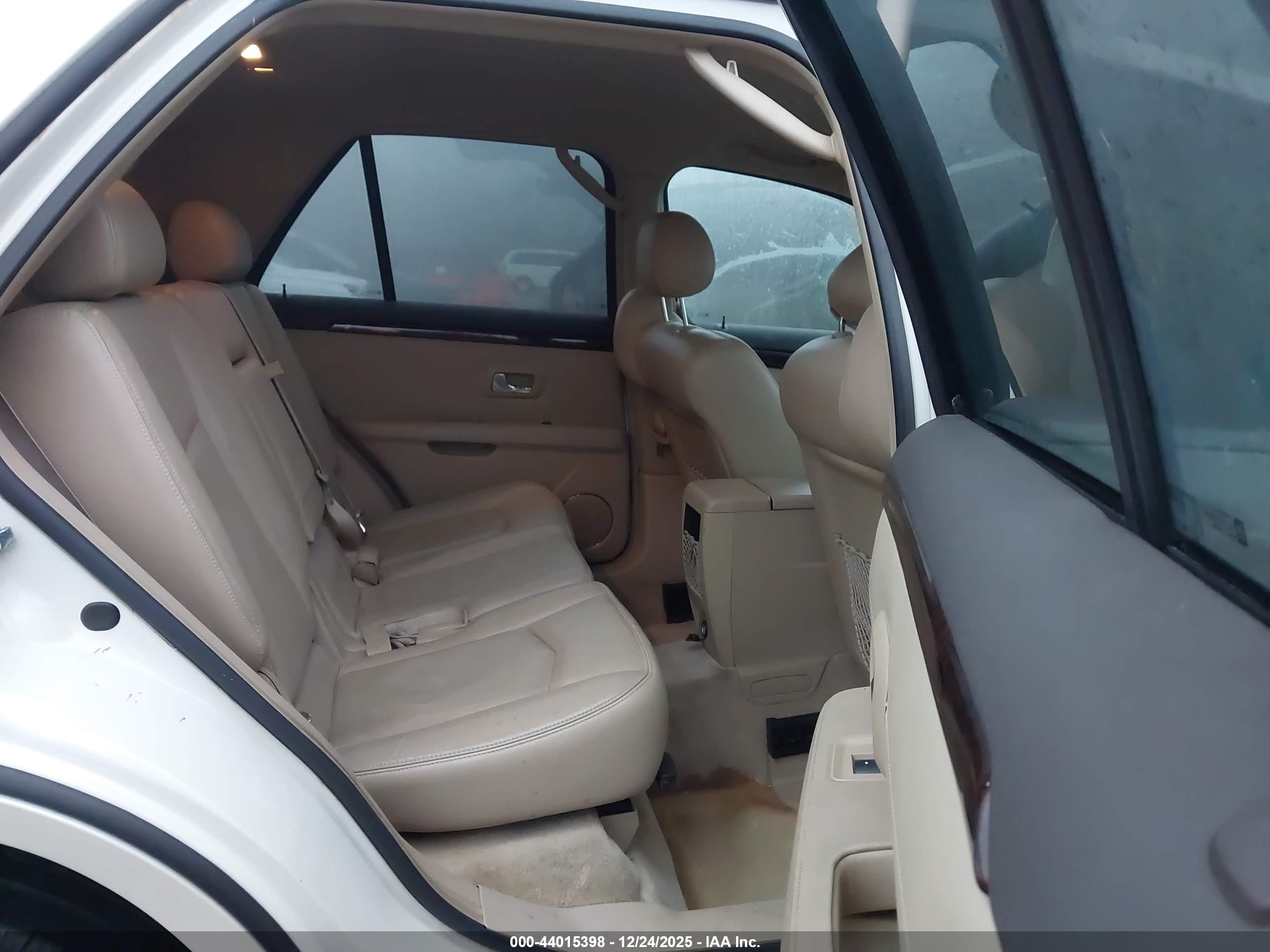 CADILLAC SRX image 8