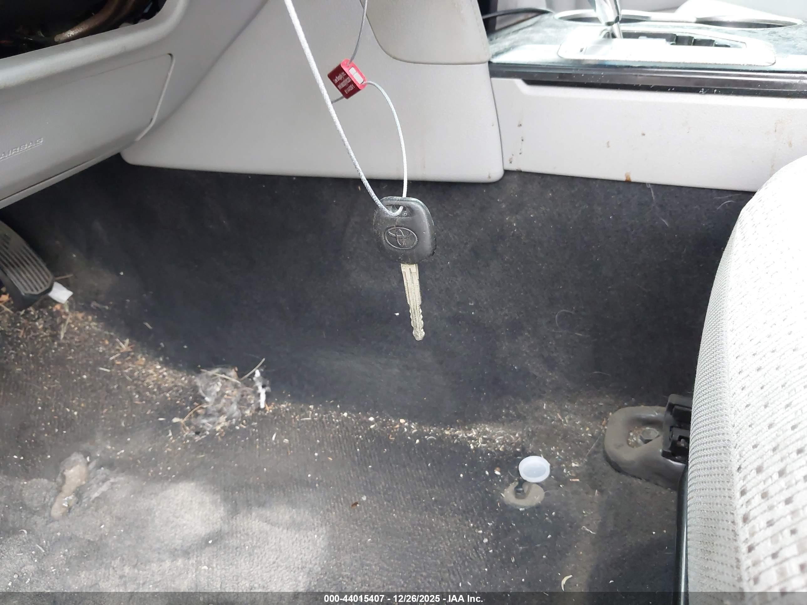 TOYOTA CAMRY image 11