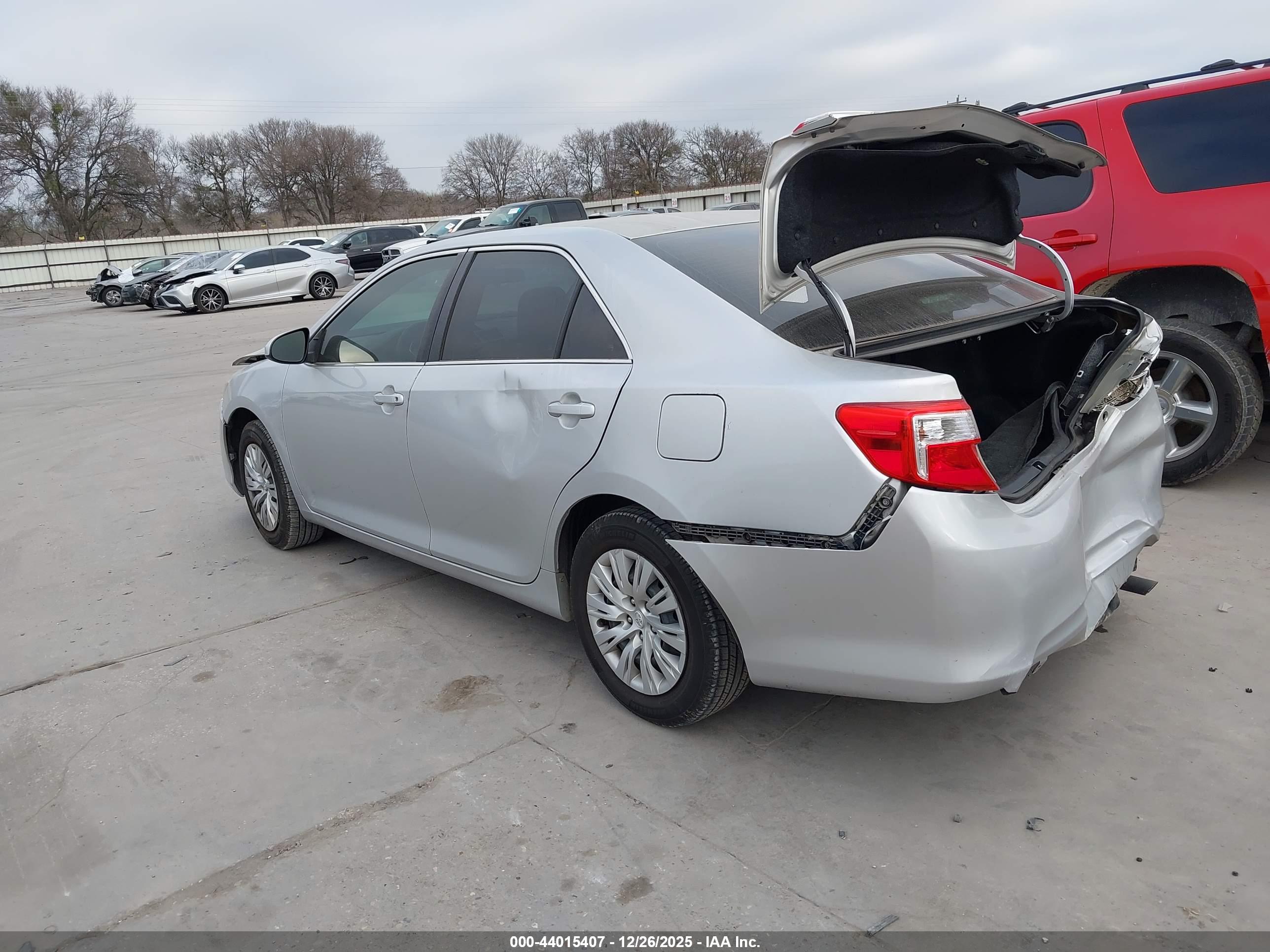 TOYOTA CAMRY image 3
