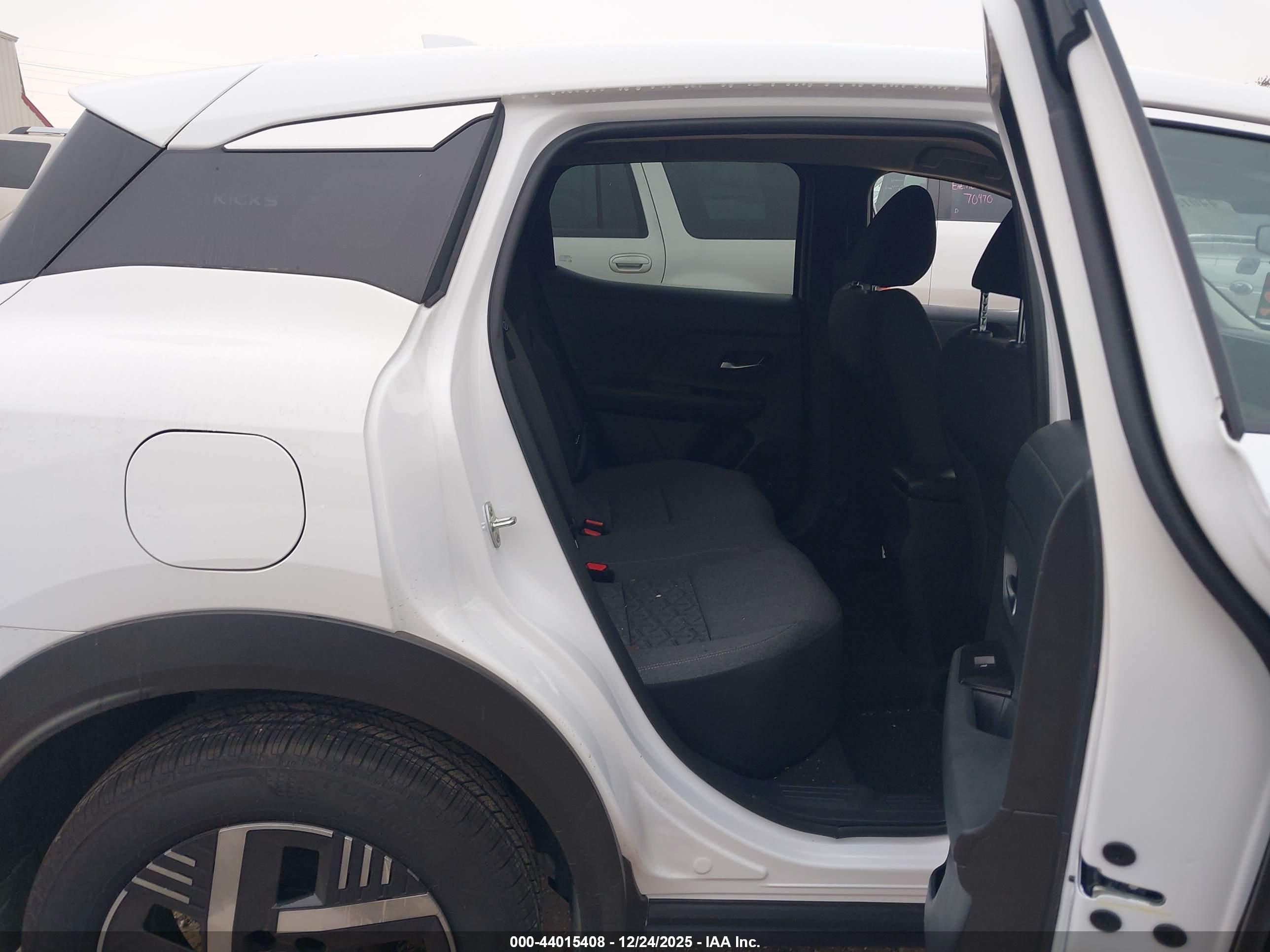 NISSAN KICKS image 8