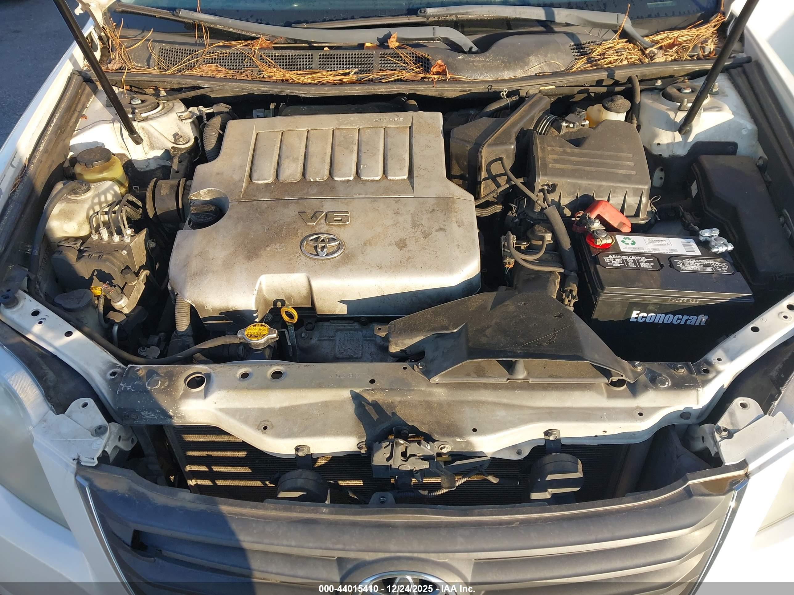 TOYOTA AVALON image 10