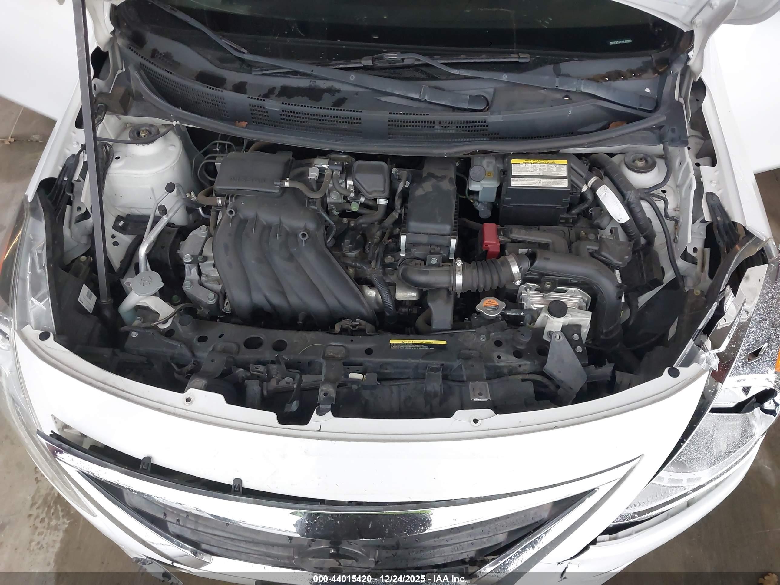 NISSAN VERSA image 10