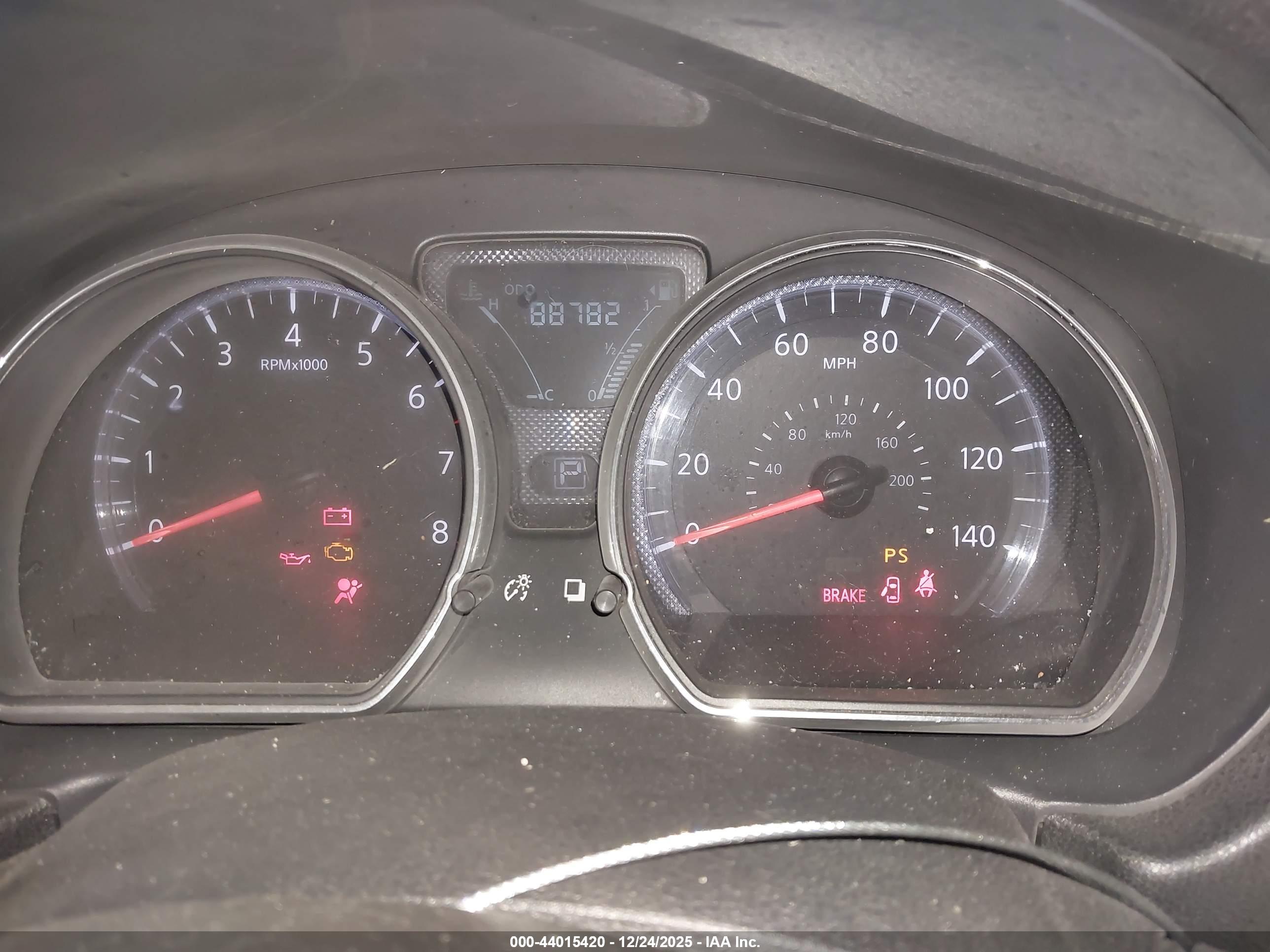 NISSAN VERSA image 7