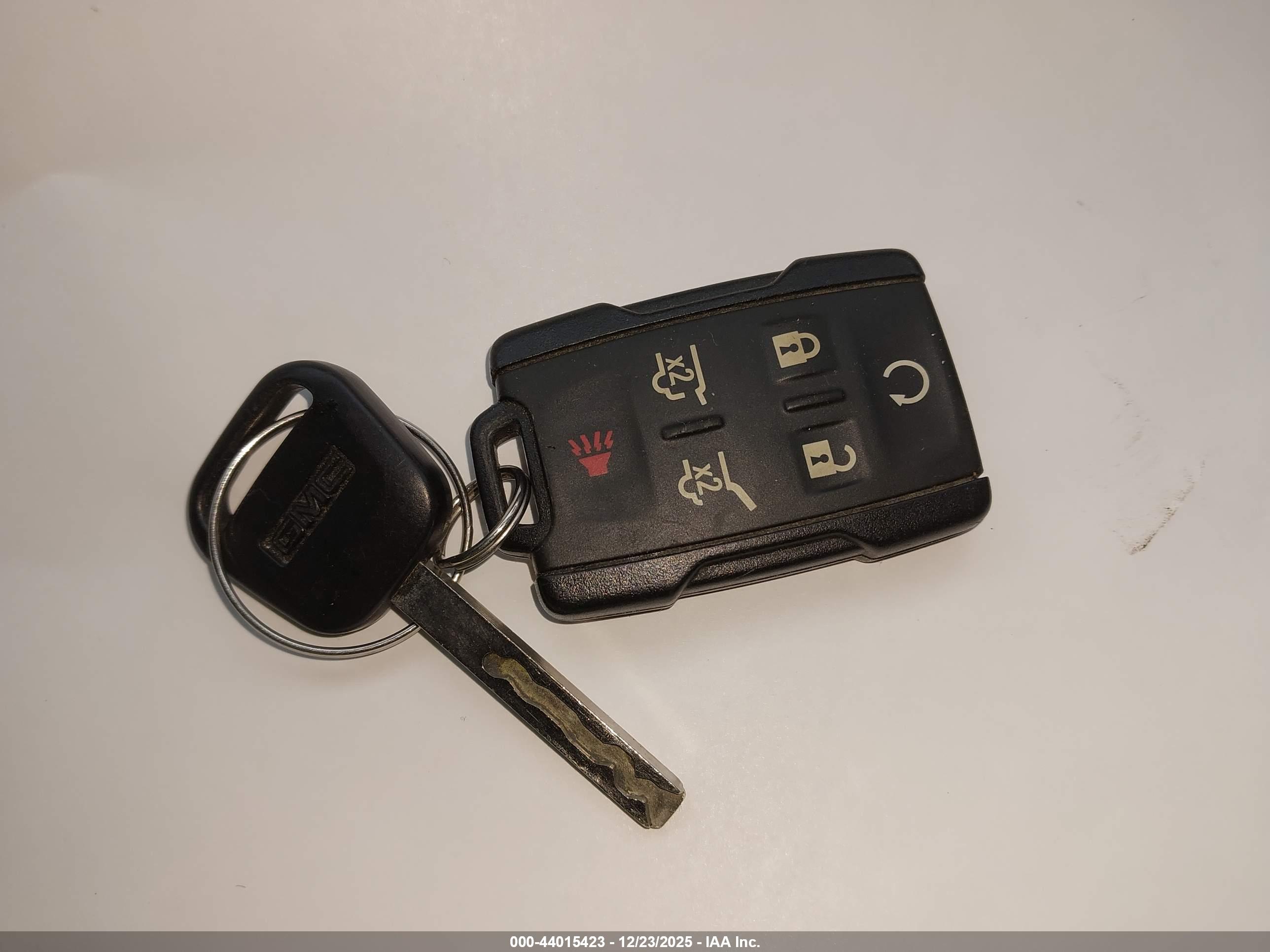 GMC YUKON image 11