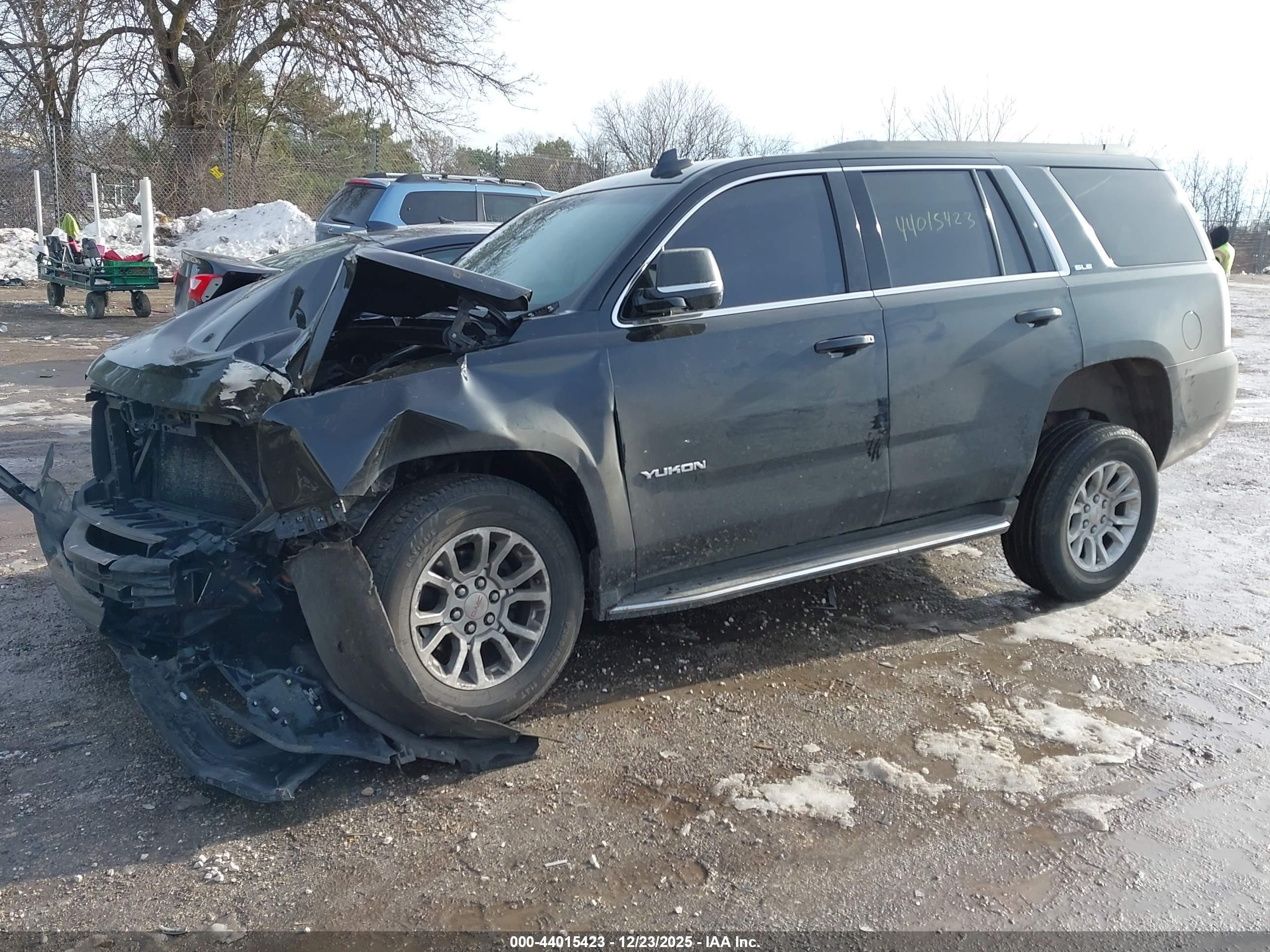 GMC YUKON image 2