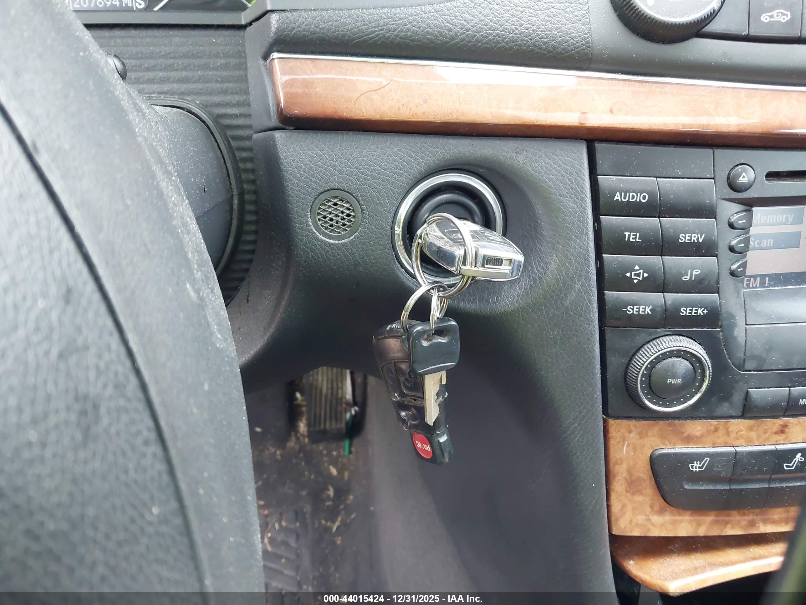 MERCEDES-BENZ E image 11