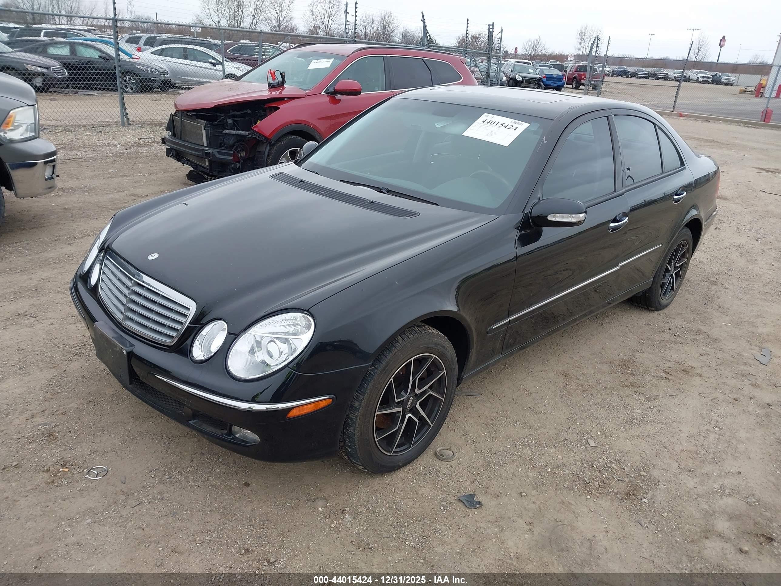 MERCEDES-BENZ E image 2