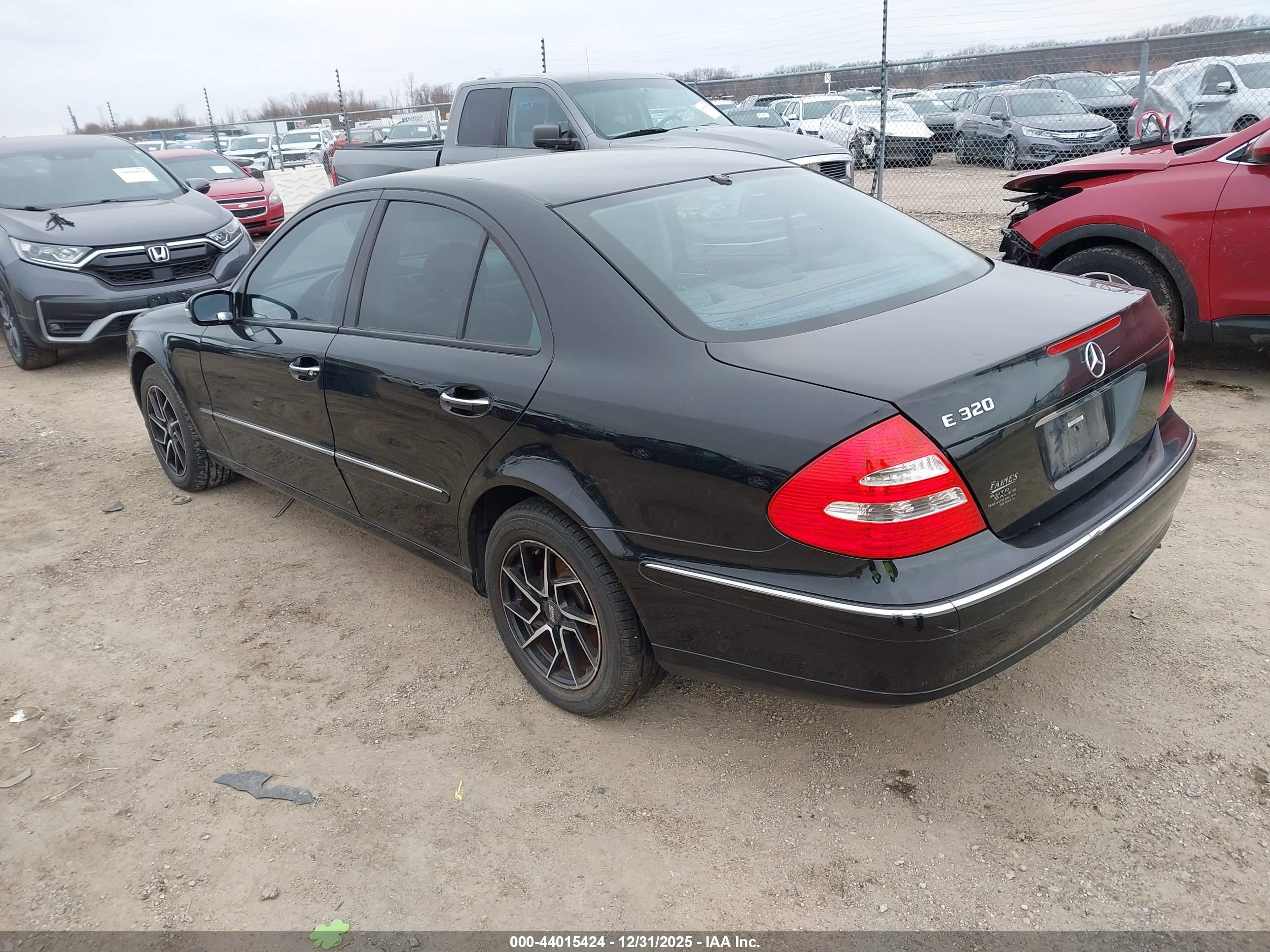 MERCEDES-BENZ E image 3