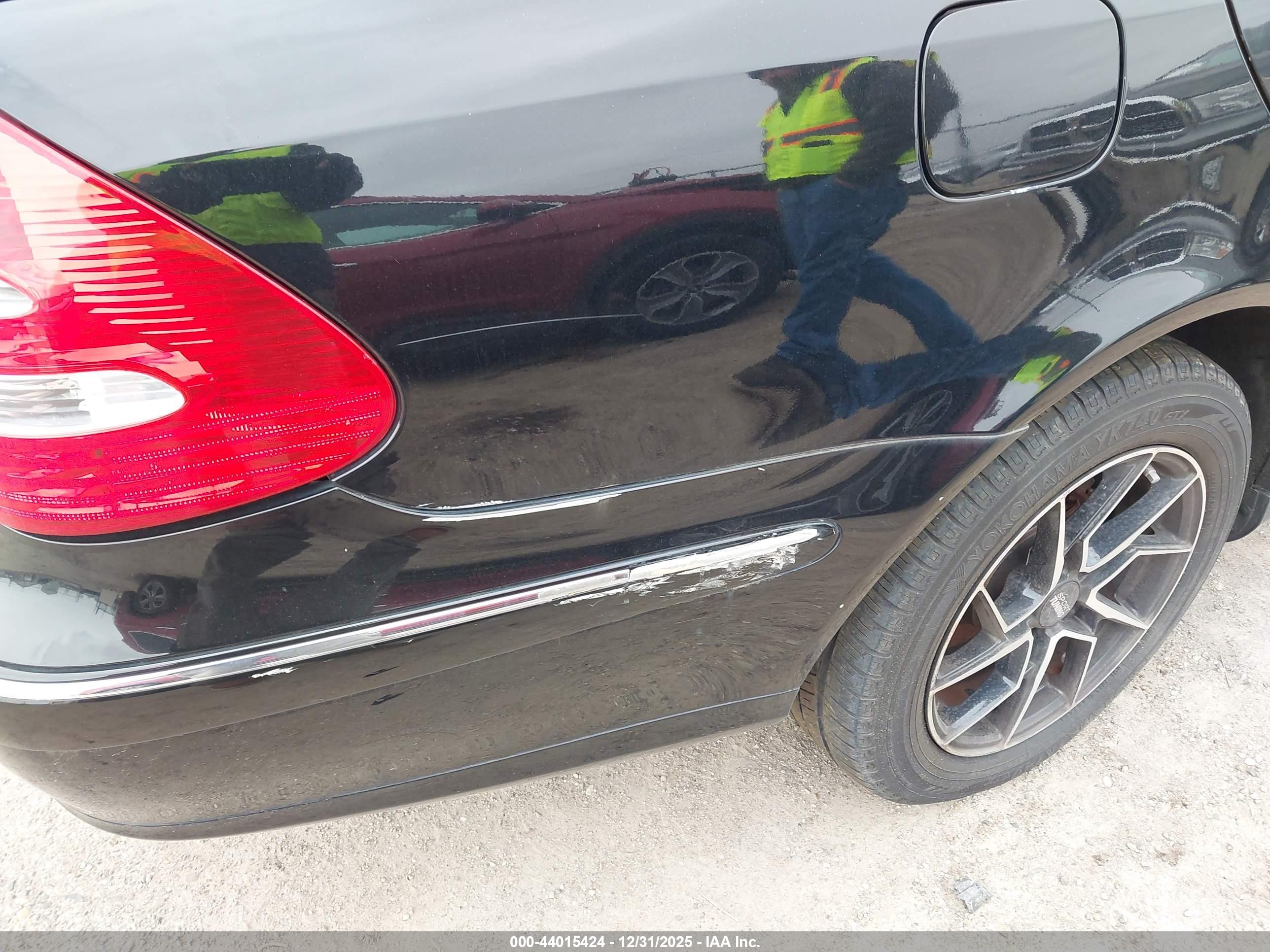 MERCEDES-BENZ E image 6
