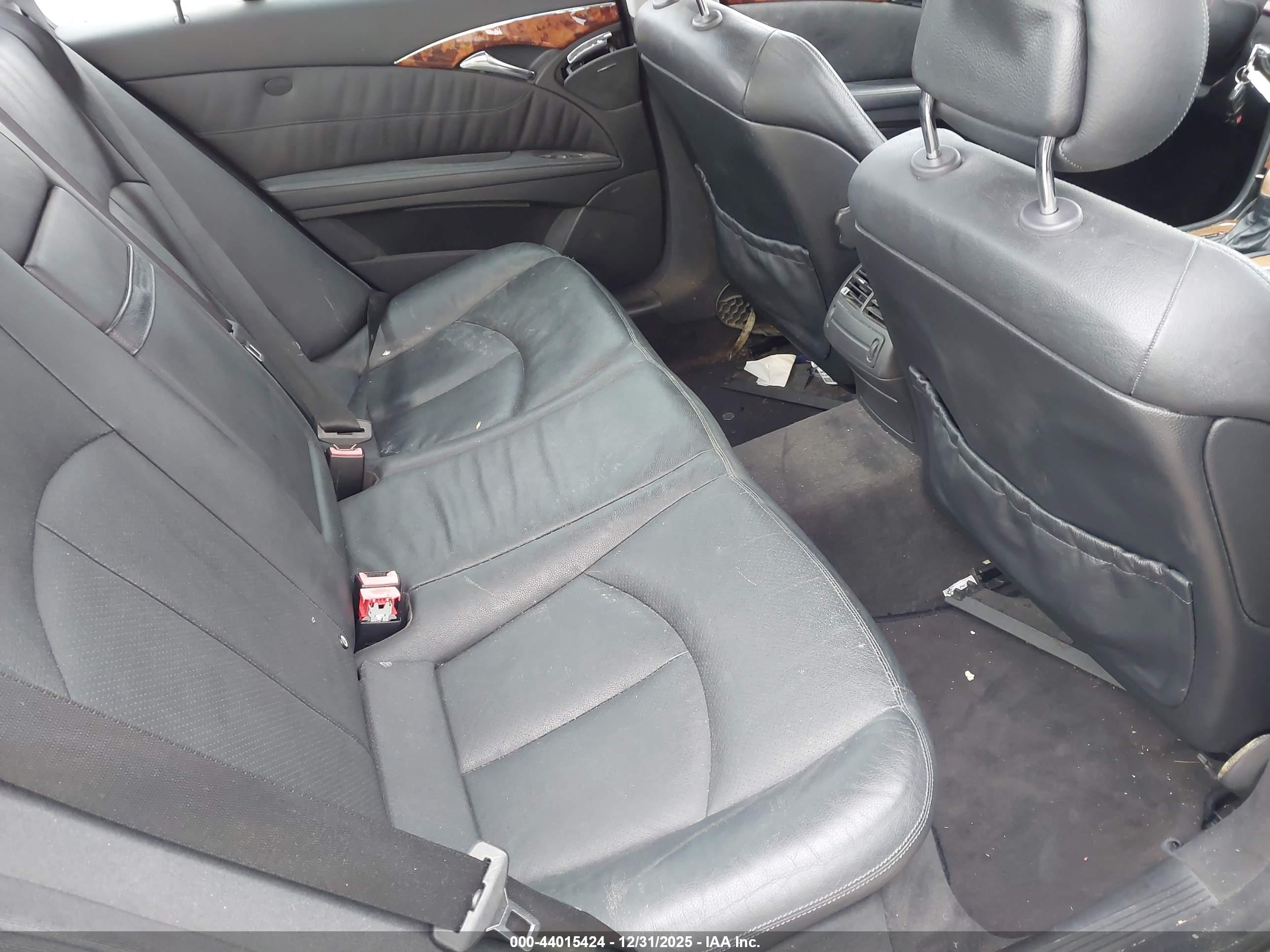 MERCEDES-BENZ E image 8