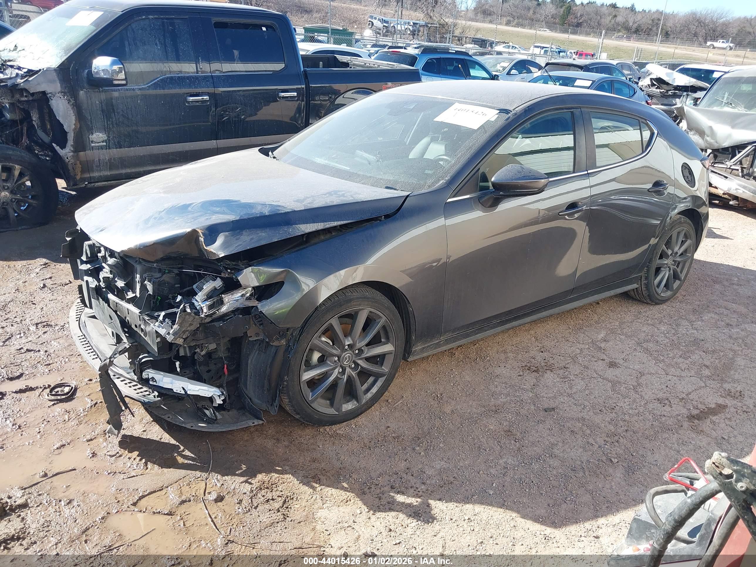 MAZDA MAZDA3 image 2