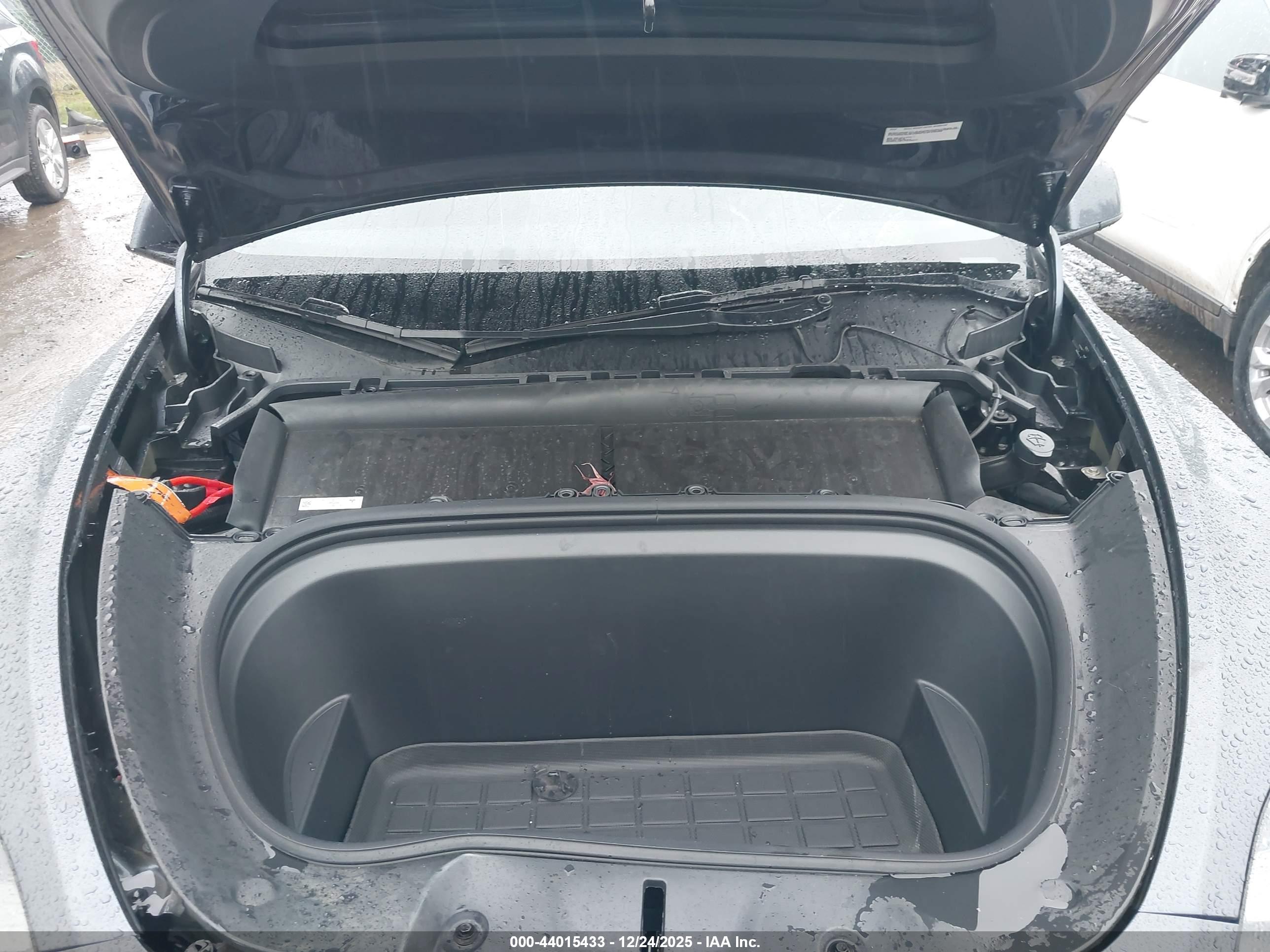 TESLA MODEL image 10