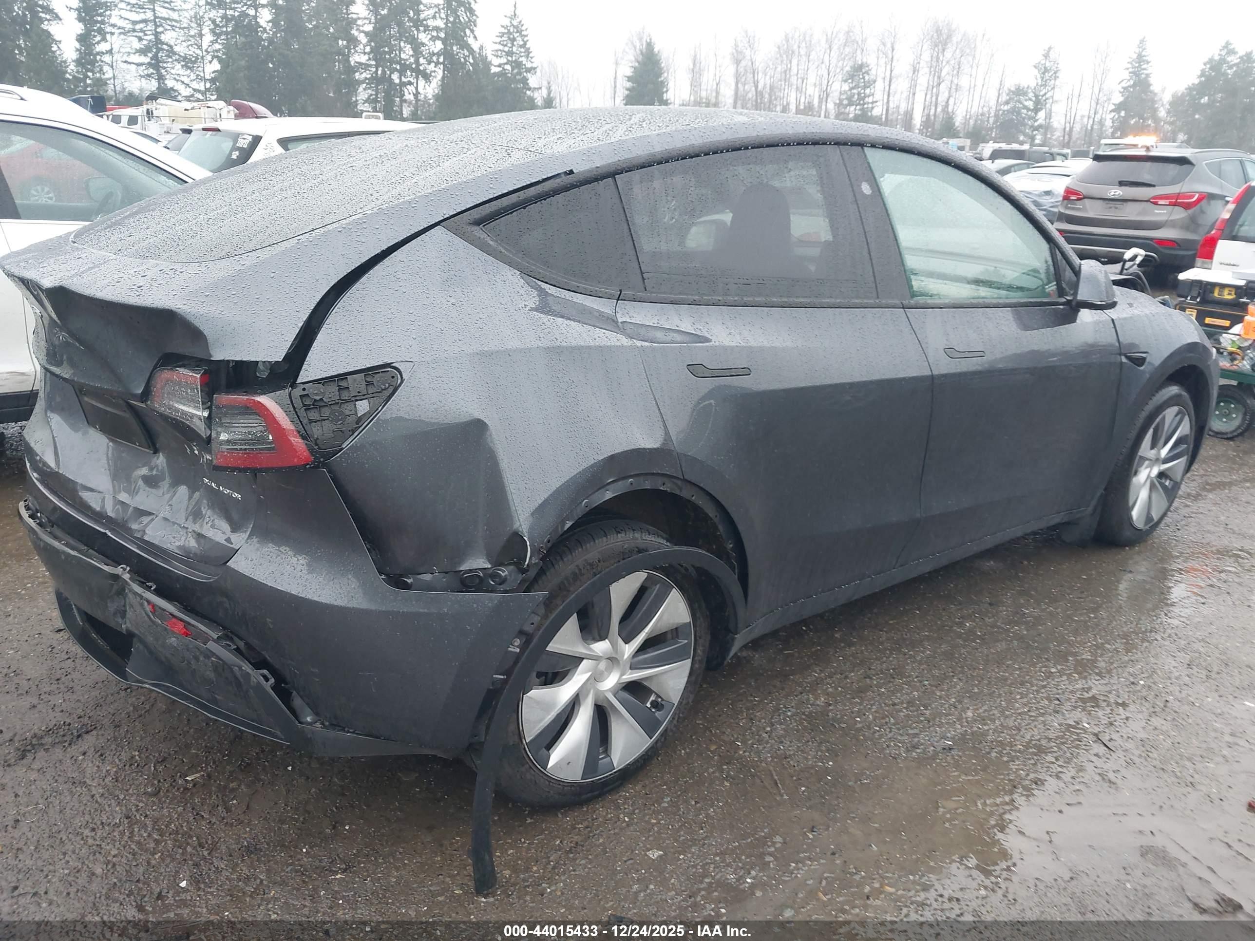 TESLA MODEL image 4