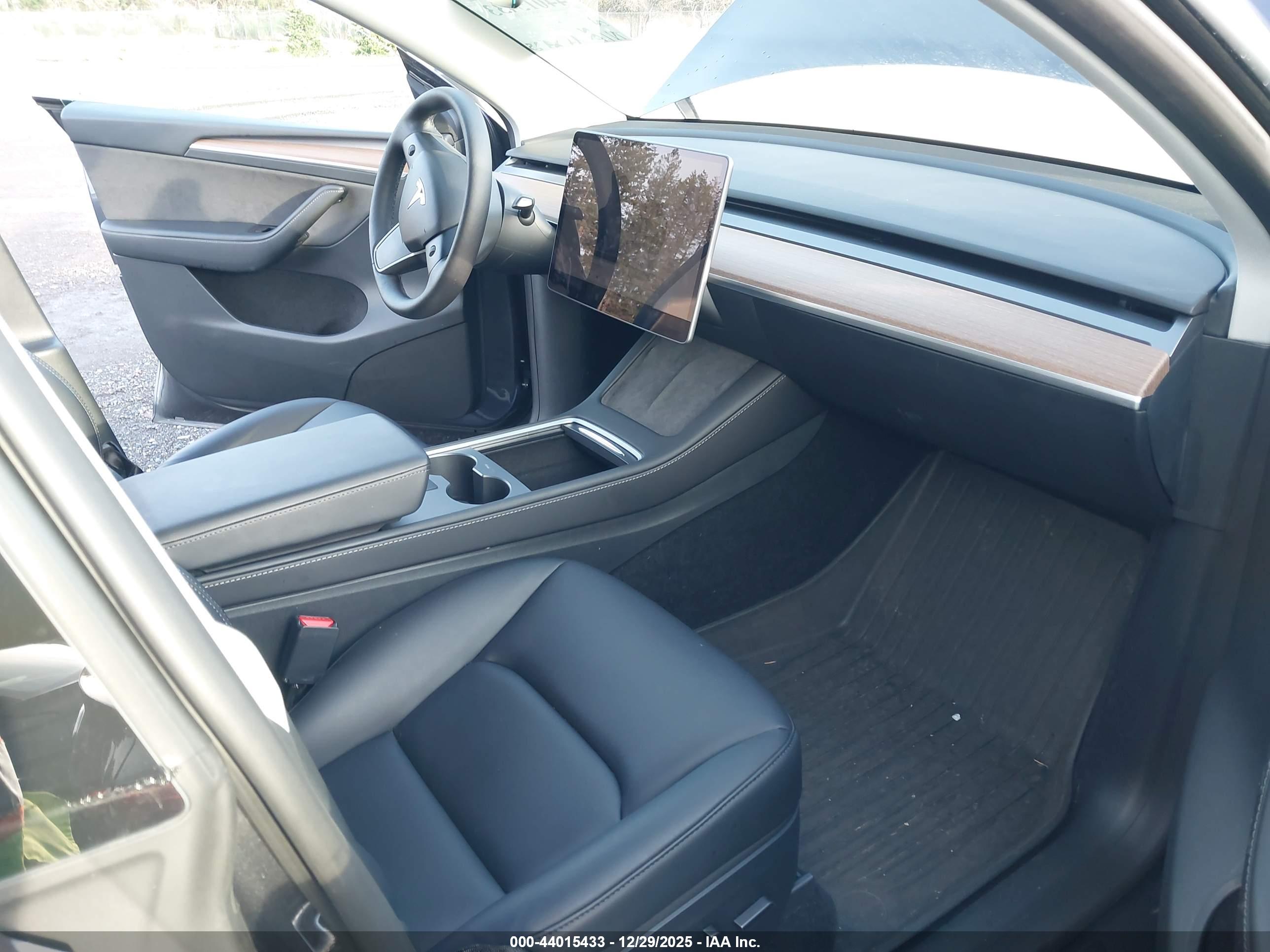 TESLA MODEL image 5
