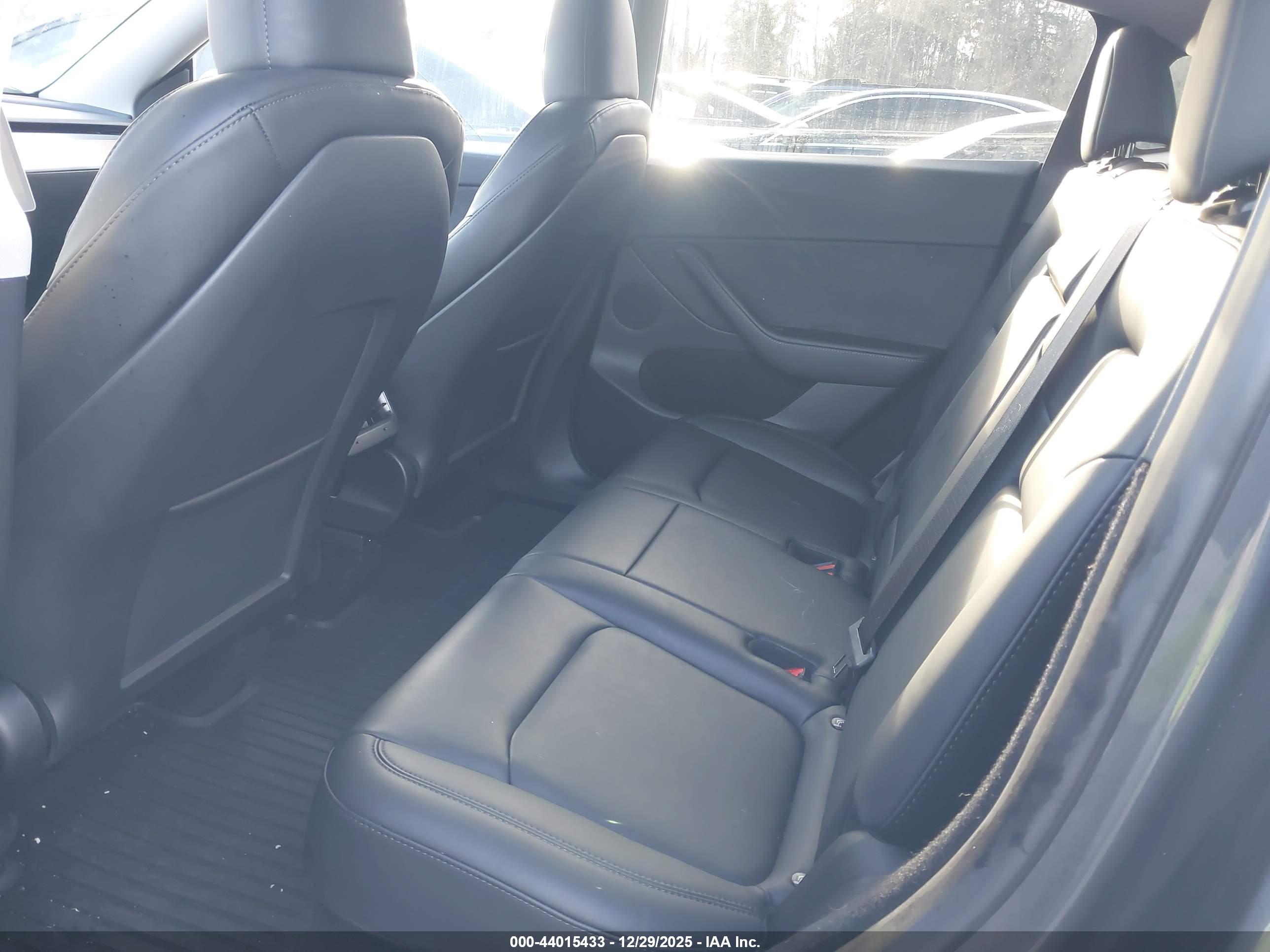 TESLA MODEL image 8