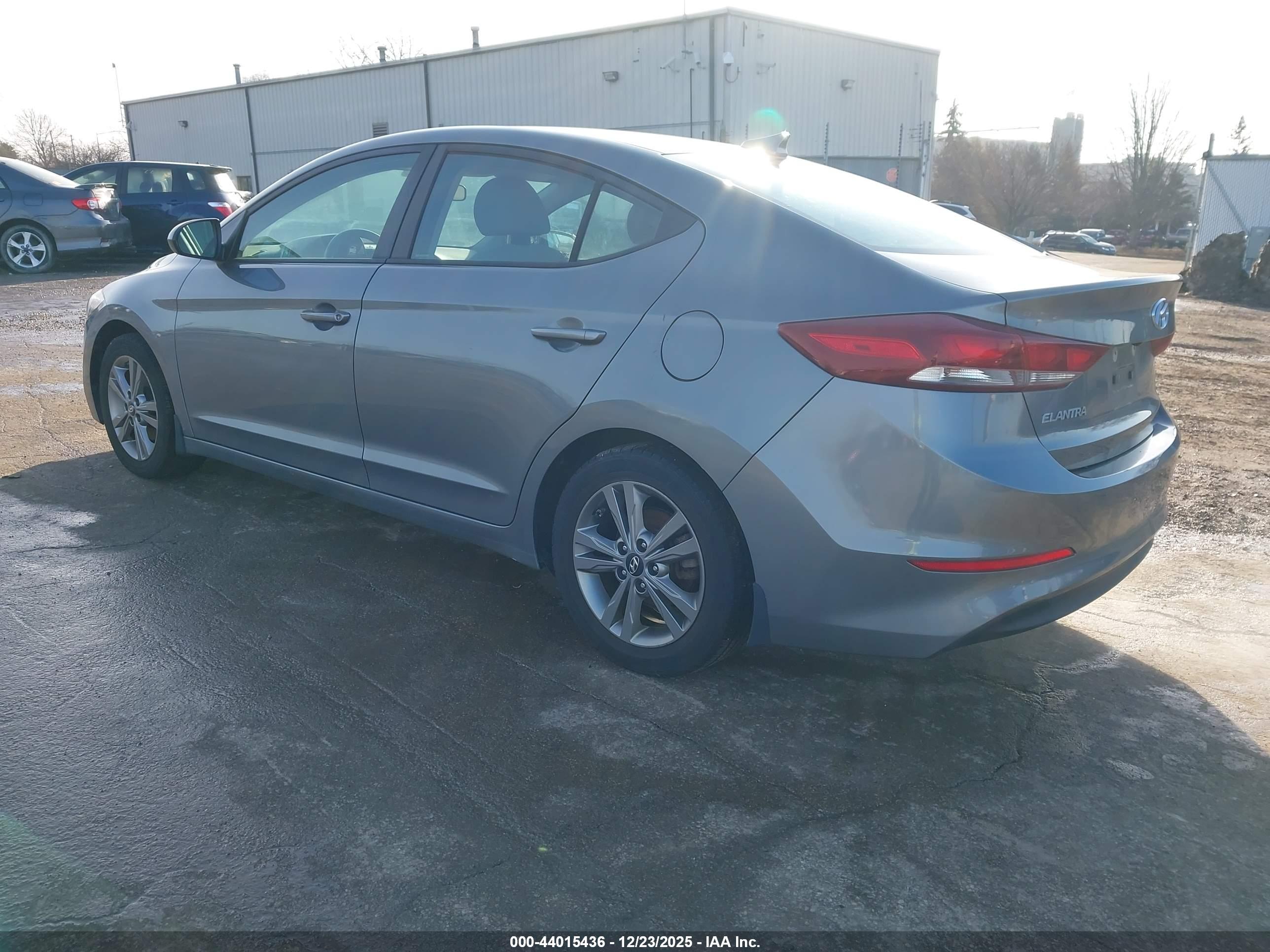 HYUNDAI ELANTRA image 3