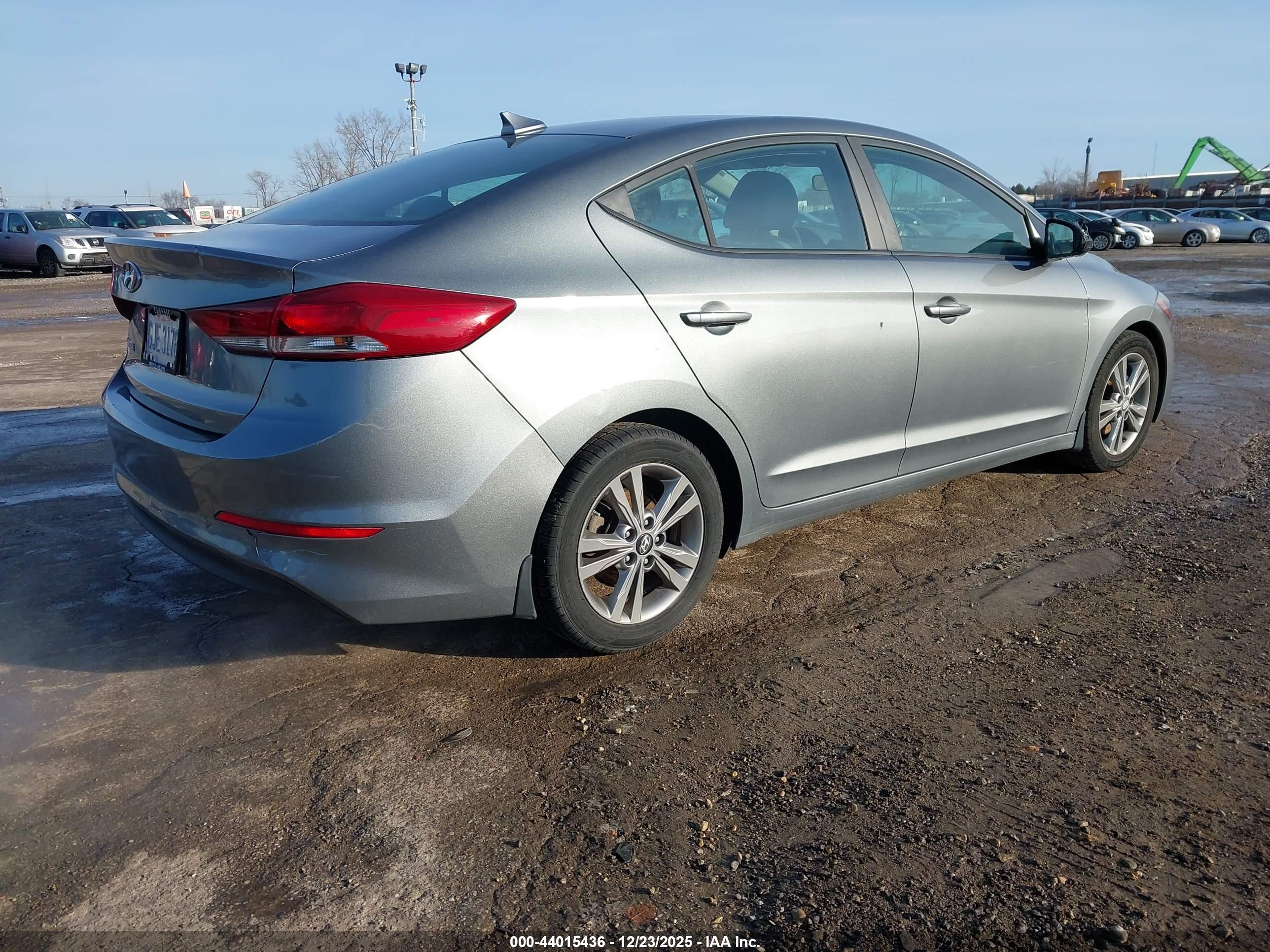 HYUNDAI ELANTRA image 4