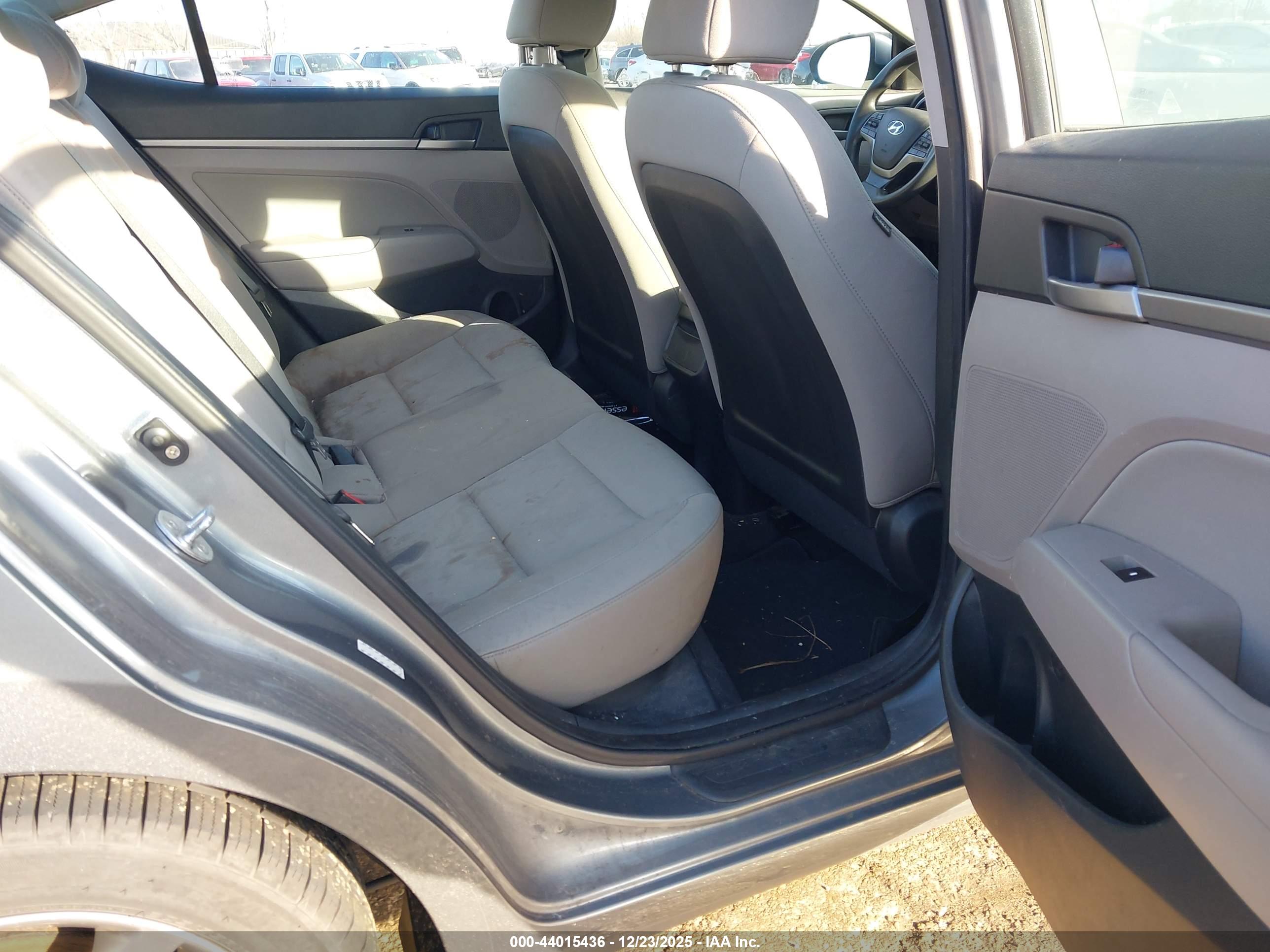 HYUNDAI ELANTRA image 8