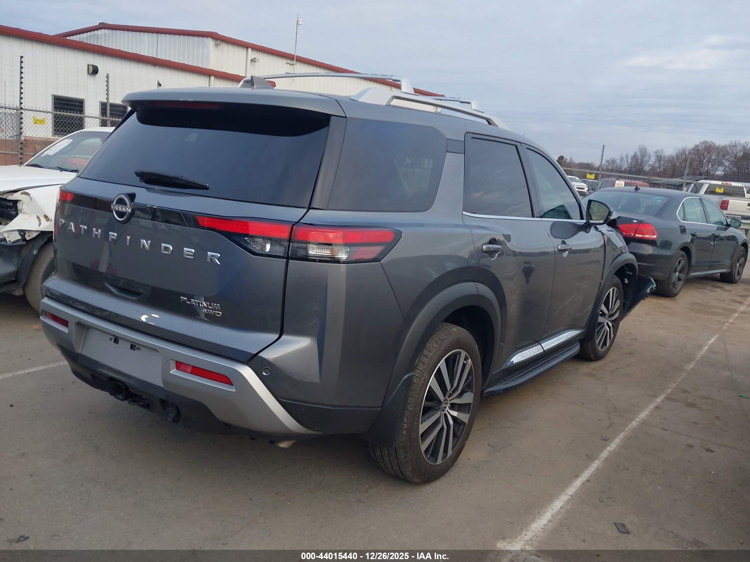 NISSAN PATHFINDER image 4