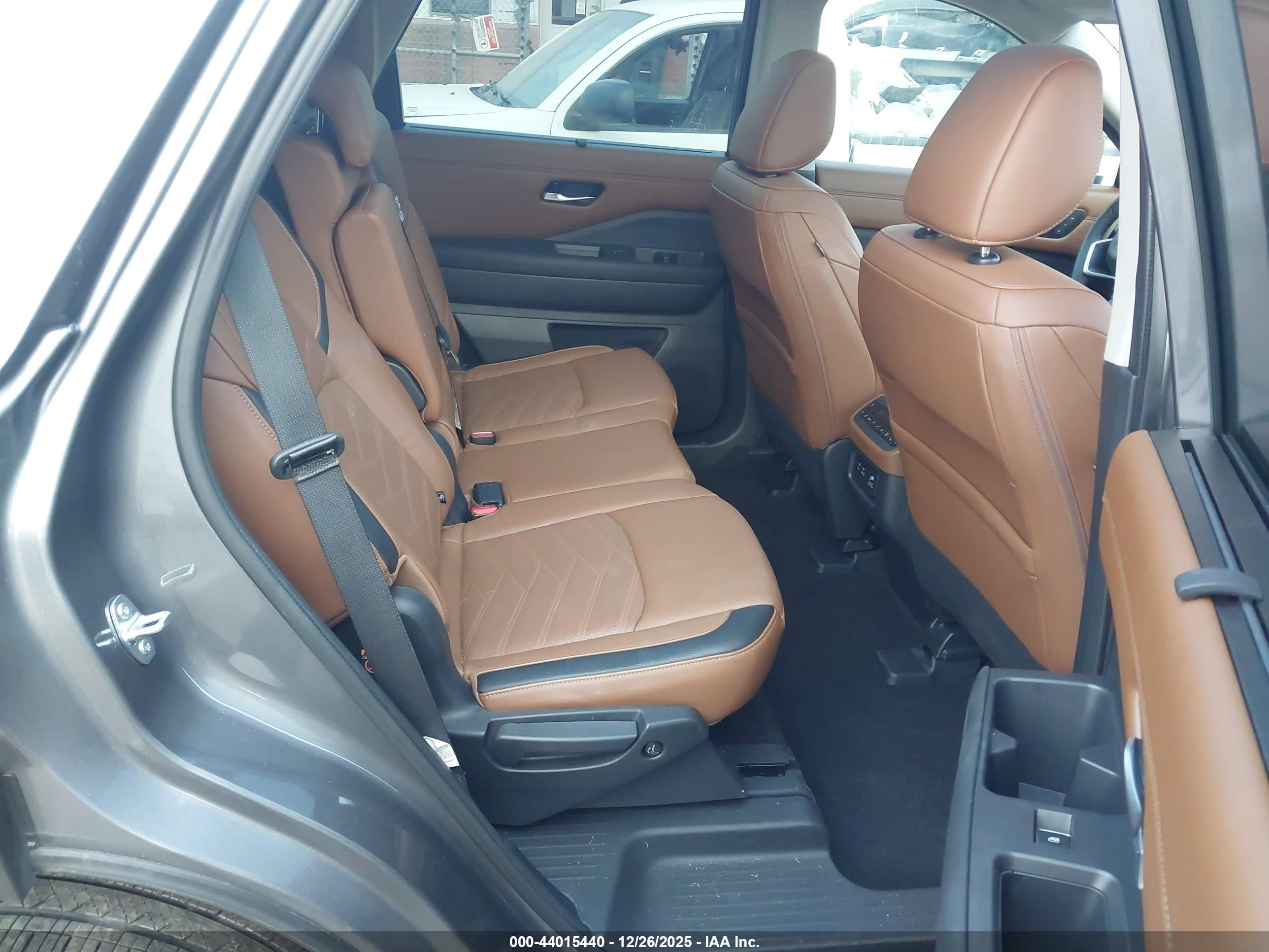 NISSAN PATHFINDER image 8