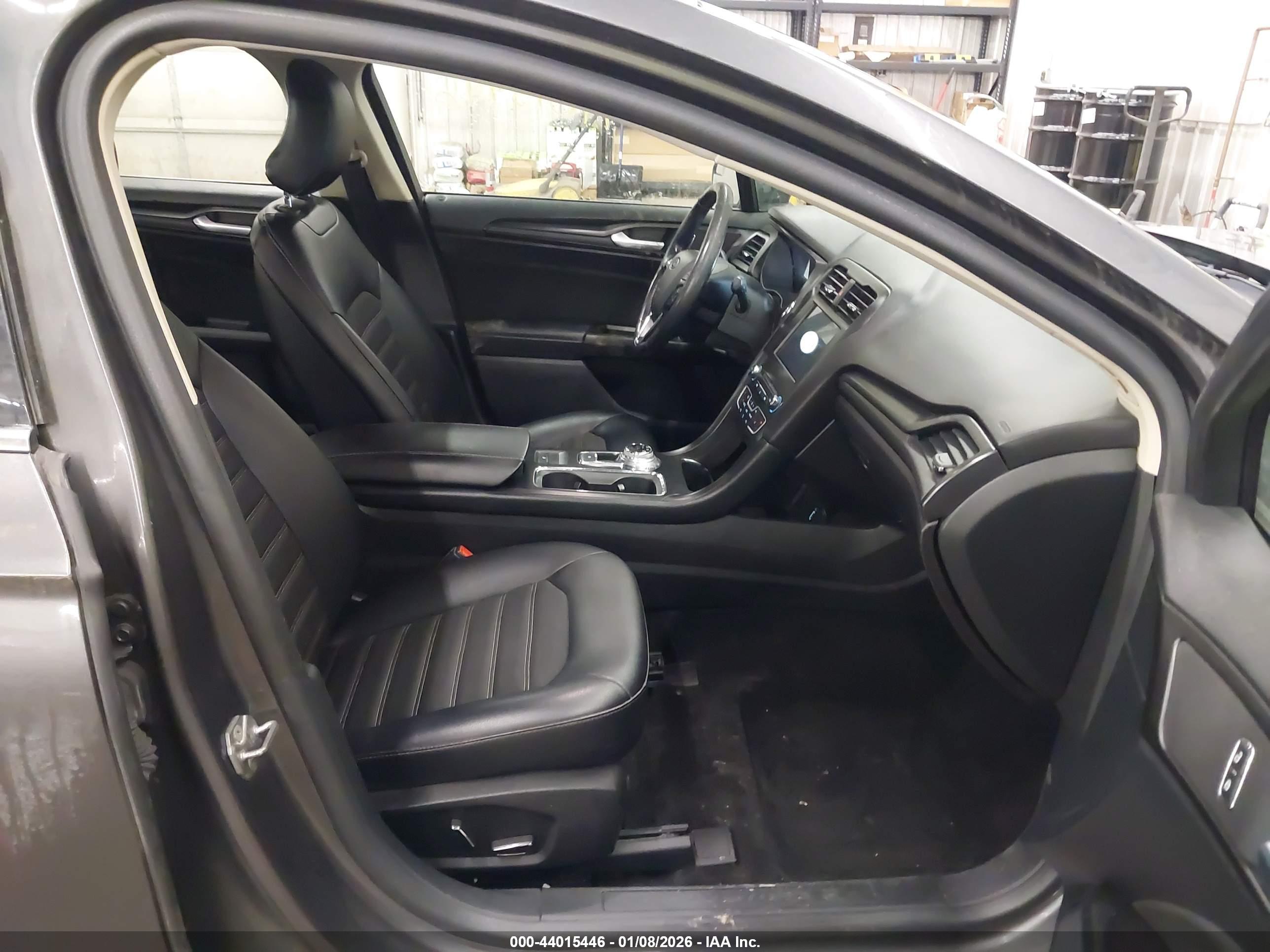 FORD FUSION image 5