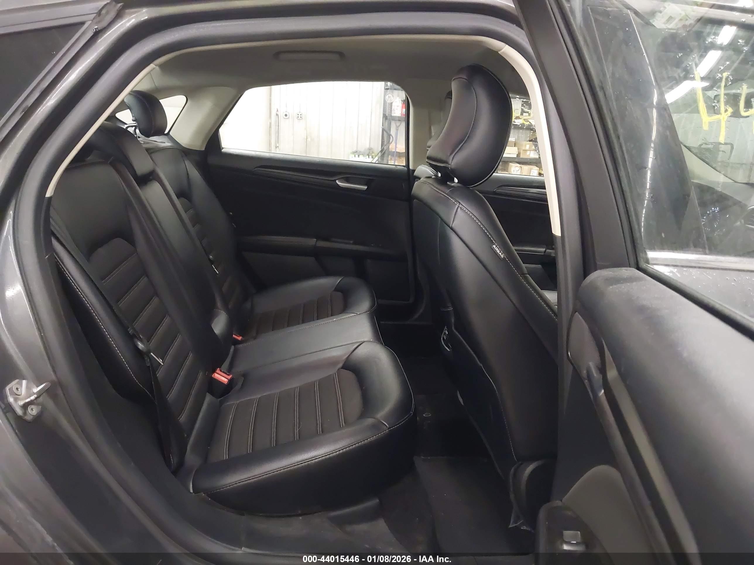 FORD FUSION image 8