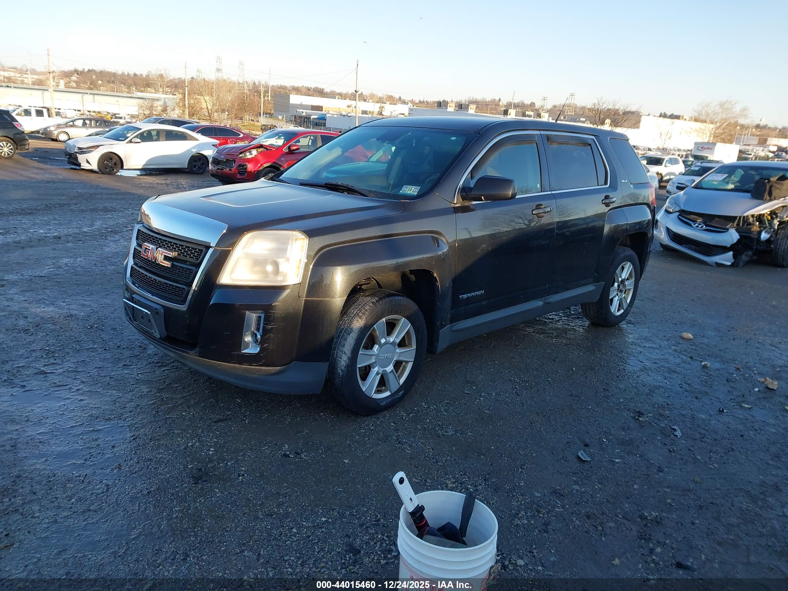 GMC TERRAIN image 2
